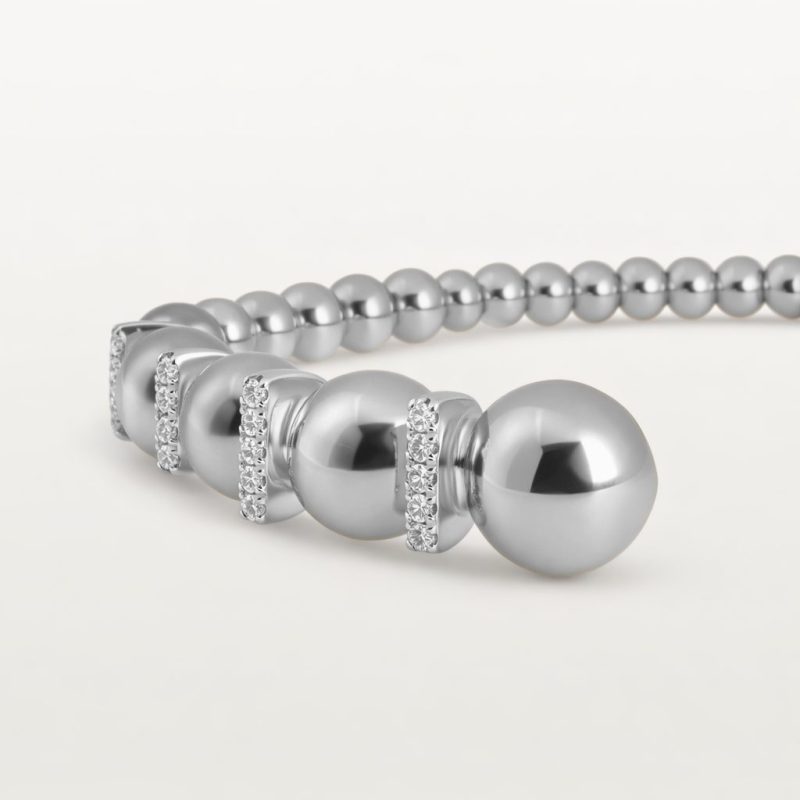 img src="bracelet.jpg" alt="bracelet jonc ouvert en or blanc avec boules sphériques polies design minimaliste"