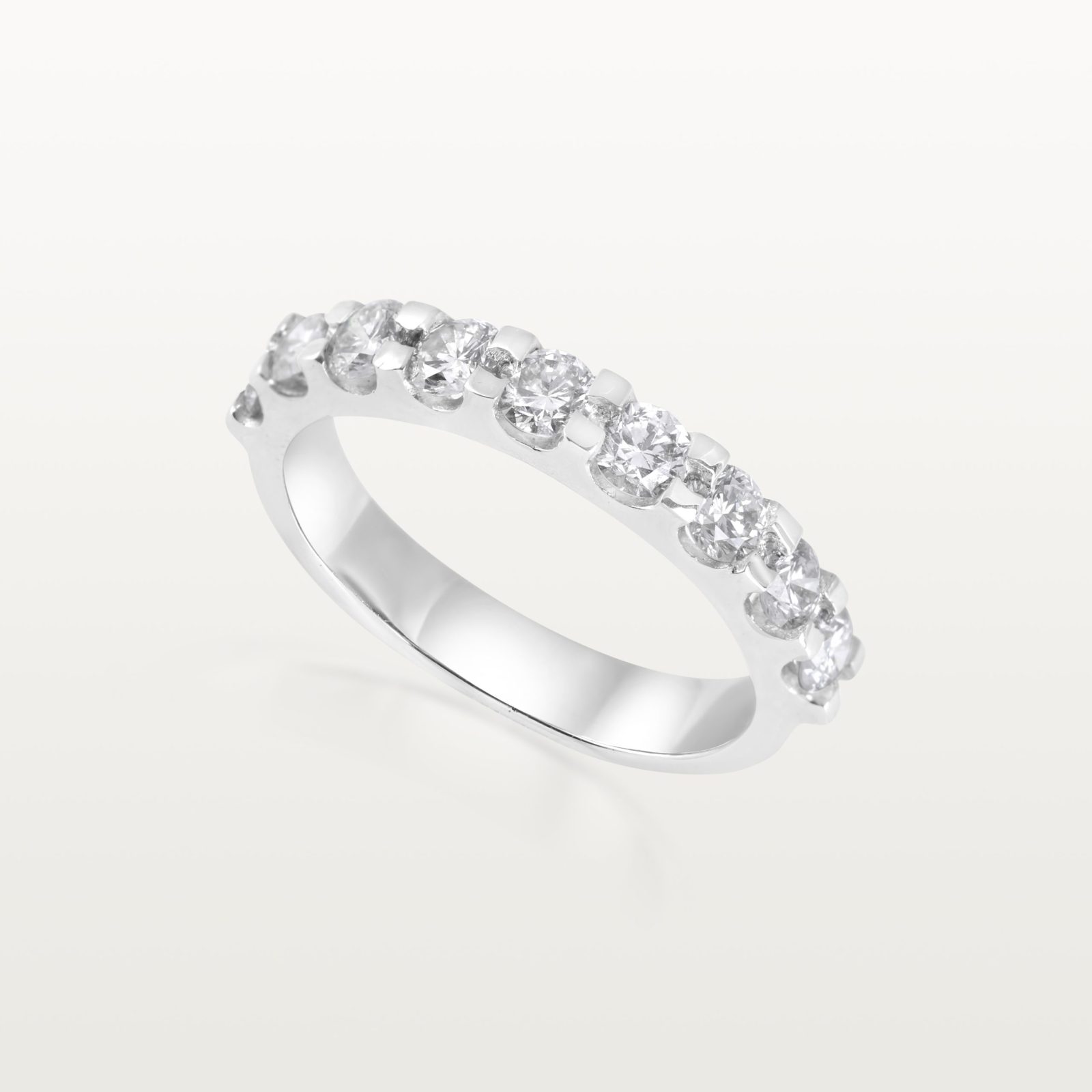 alliance_demi_tour_diamants_rond_serti_barette_or_blanc-ode-a-l’amour