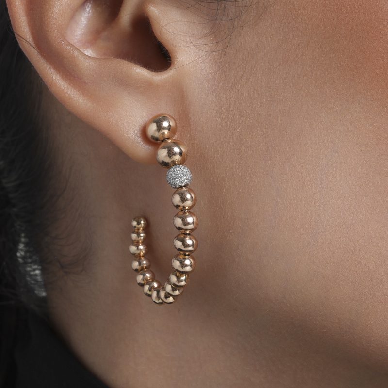 boucles-d’oreilles-créoles-serti-diamants-blanc-sphères-or-rose-bloom-karas2