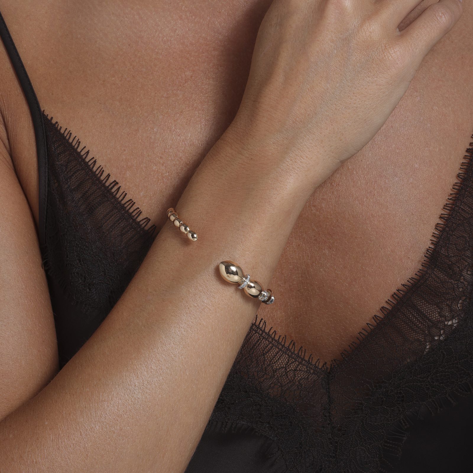 bracelet-bloom-or-rose-serti-kara.s-haute-joaillerie-sphères-boule