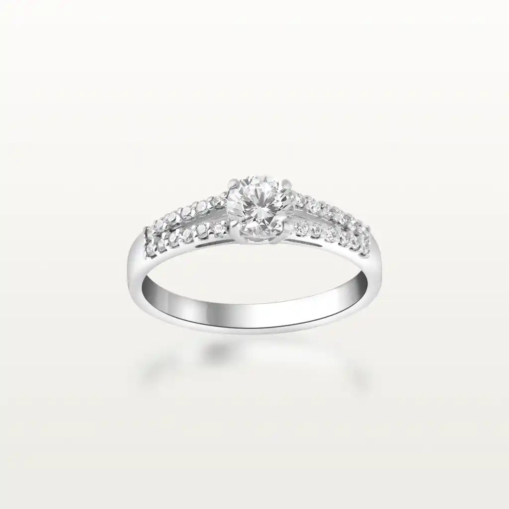 SOLITAIRE ODE À L’AMOUR, DIAMANT TAILLE BRILLANT, ANNEAU DOUBLE PAVÉ