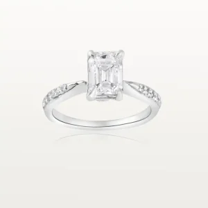 SOLITAIRE ODE À L’AMOUR, DIAMANT TAILLE OVALE, ANNEAU PAVÉ