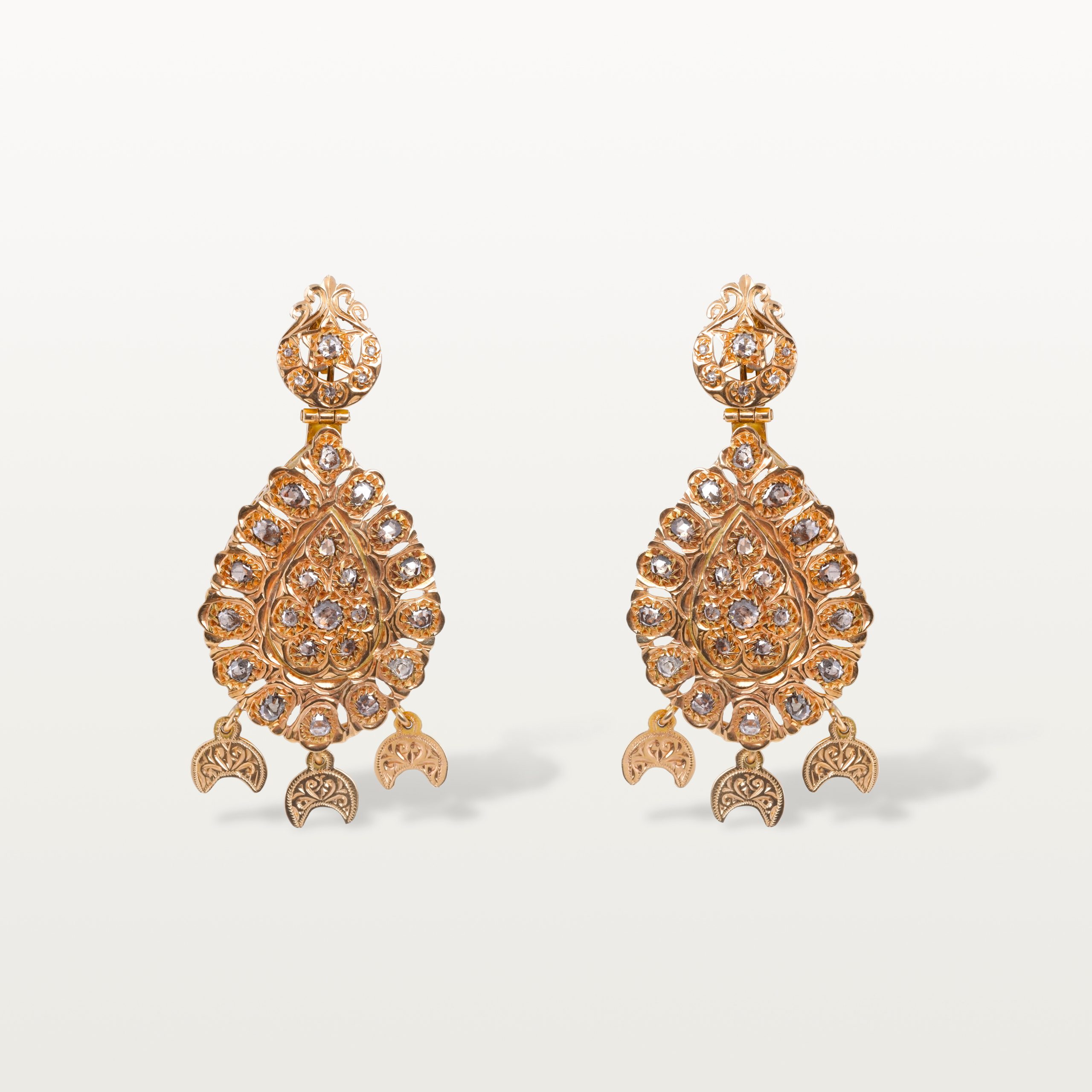 BOUCLES D’OREILLES "FRAFR" HOMMAGE AU PASSÉ, GOUTTE & PAMPILLES CROISSANTS