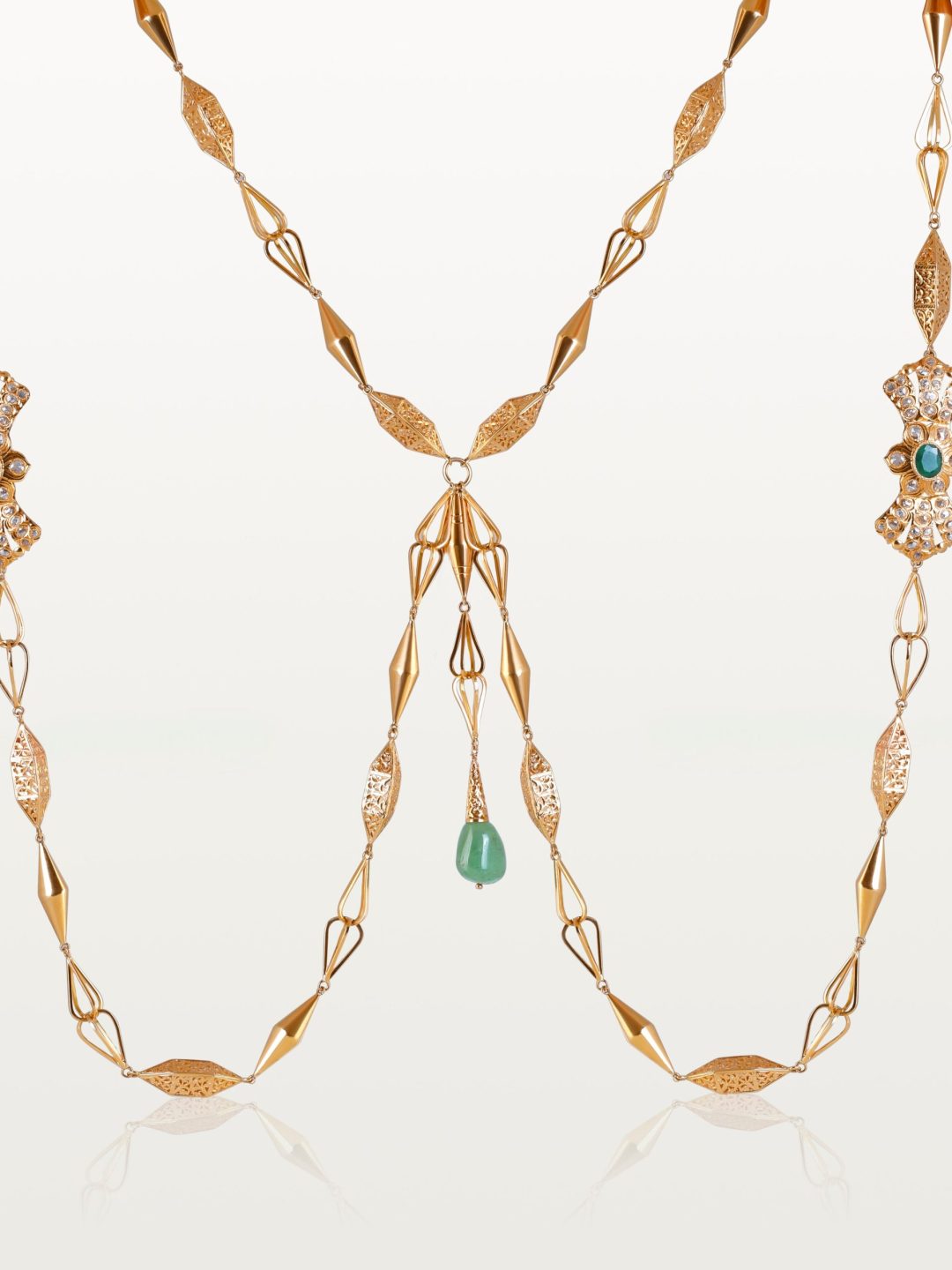 TAKHMAL « HOMMAGE AU PASSÉ », ÉLÉMENT DORSALE AJOURÉ À MOTIFS FILIGRANÉS