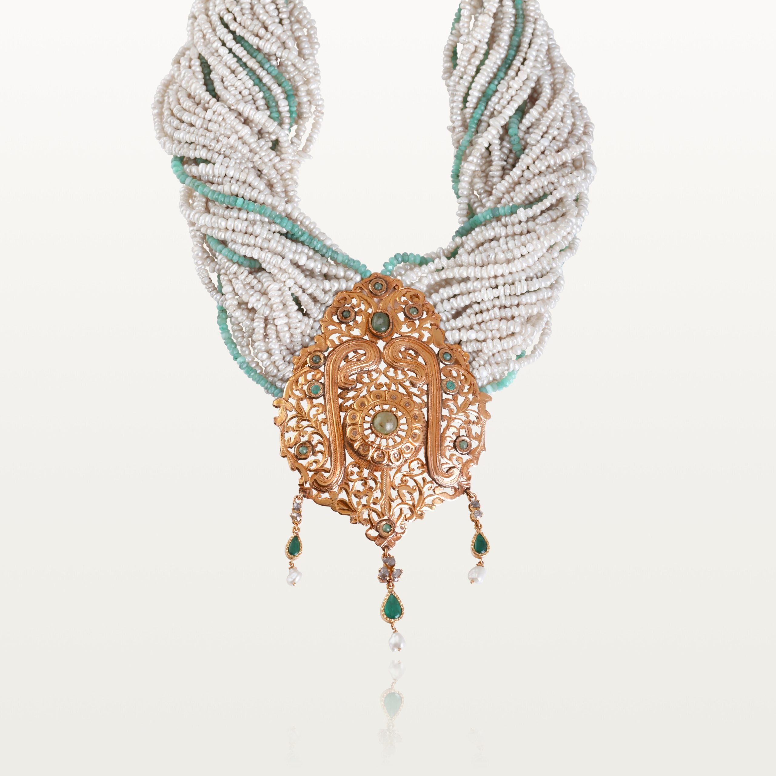 MTEJA HOMMAGE AU PASSÉ, MOTIF CENTRAL FILIGRANÉ À CABOCHONS ET TORSADES DE PERLES "HORRA"