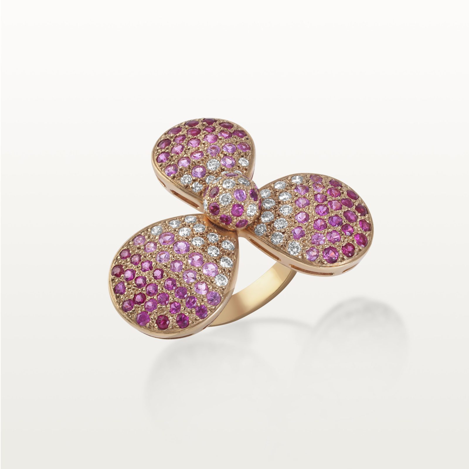bague-diamant-blanc-saphir-rose-fleur-haute-joaillerie-kara.s-les-fleurs-du-bien