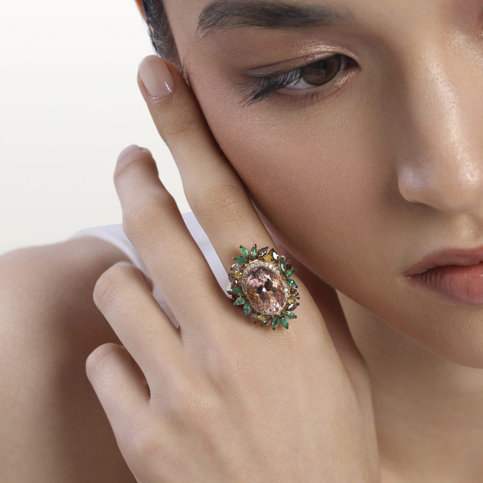 bague-diamant-marron-diamants-jaune-emeraude-marganite-haute-joaillerie-kara.s4-les-fleurs-du-bien