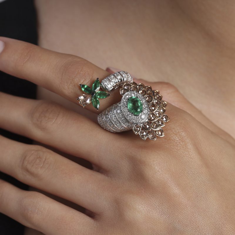 bague-diamants-blanc-emeraude-fleur-haute-joaillerie-kara.s-maroc3-les-fleurs-du-bien
