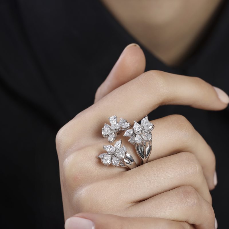 bague-diamants-blanc-marquises-motif-floral-haute-joaillerie-kara.s5-impériales