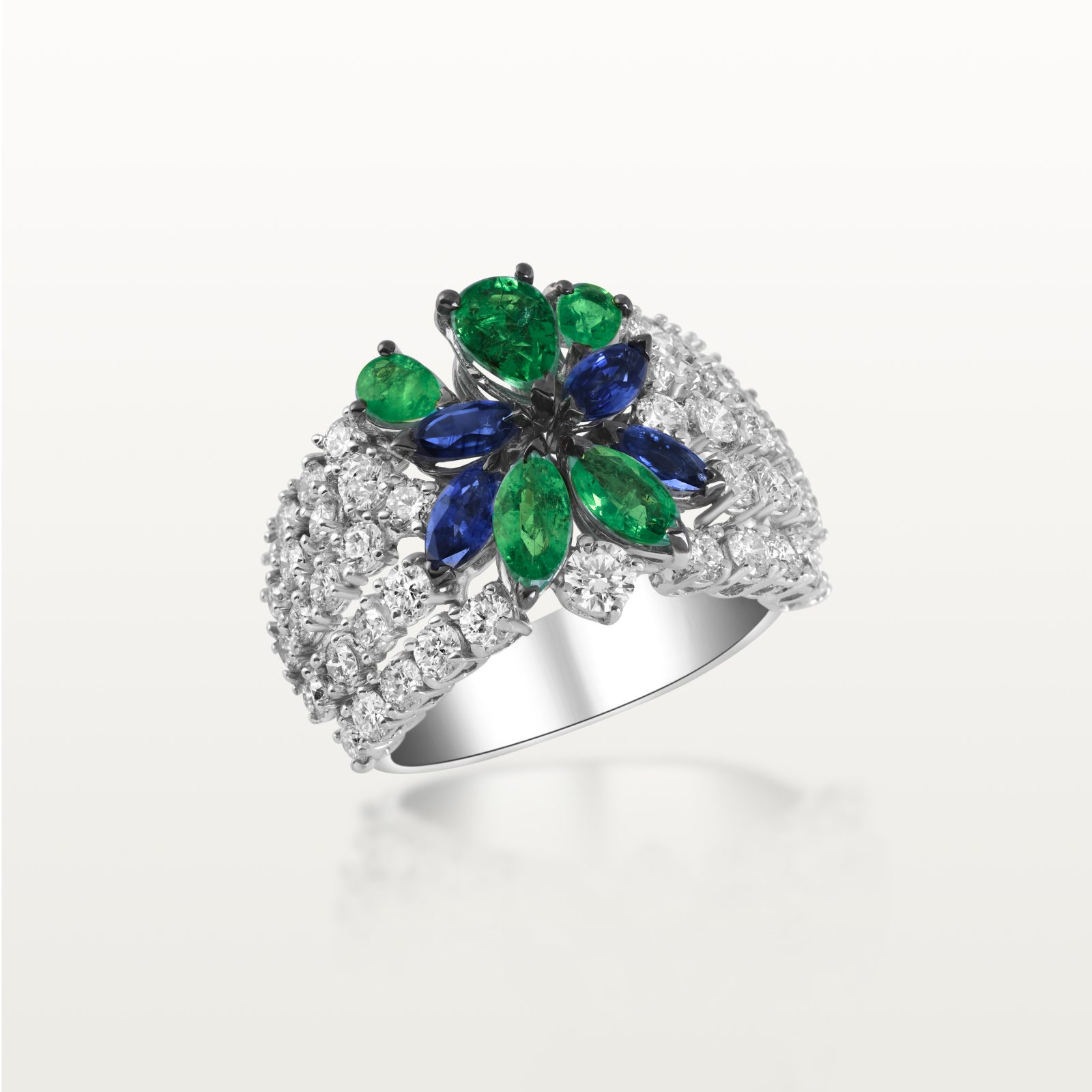 BAGUE LES FLEURS DU BIEN, FLEUR D’ÉMERAUDES ET DE SAPHIRS