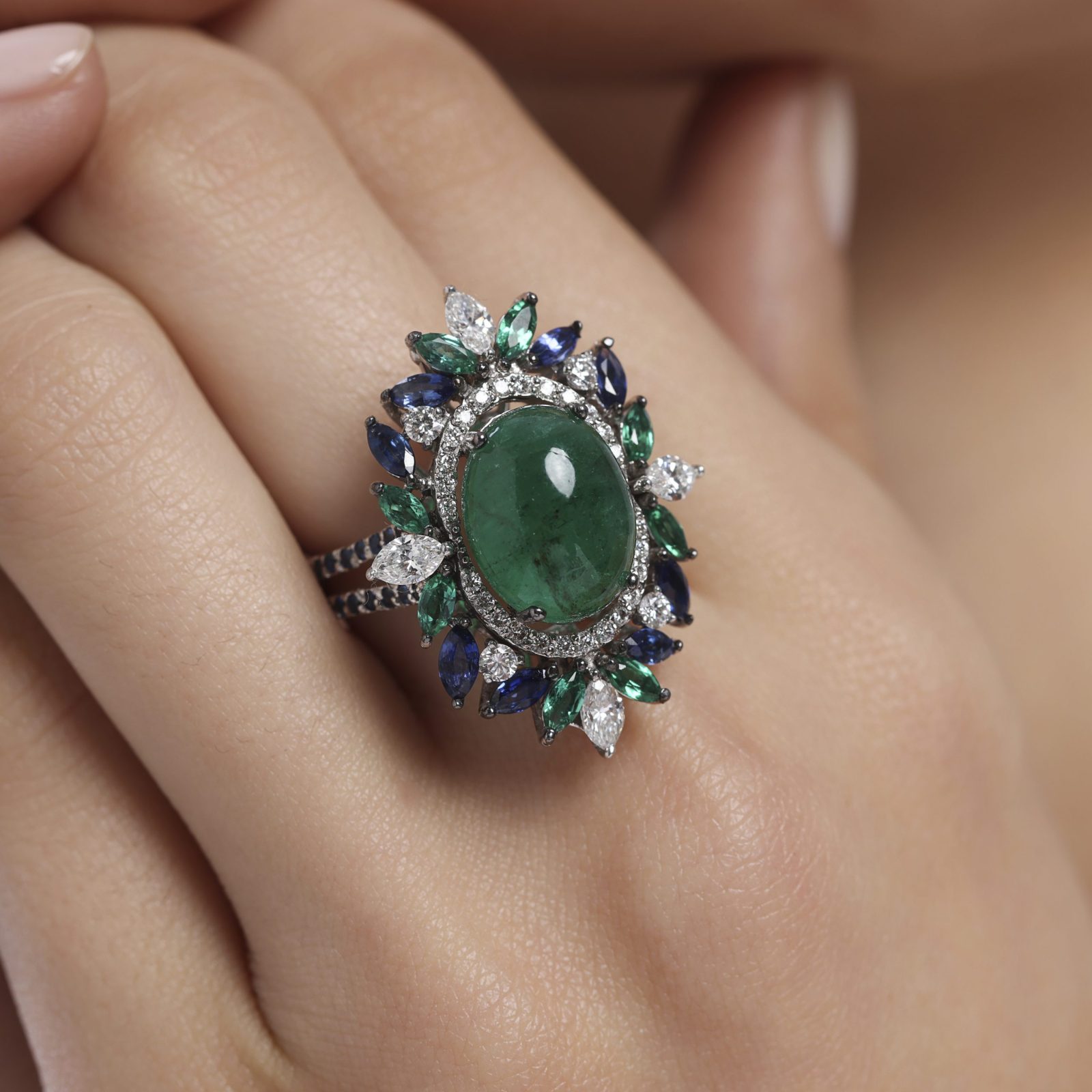 bague-fleur-diamants-blanc-emeraude-saphir-haute-joaillerie-kara.s-maroc3-les-fleurs-du-bien