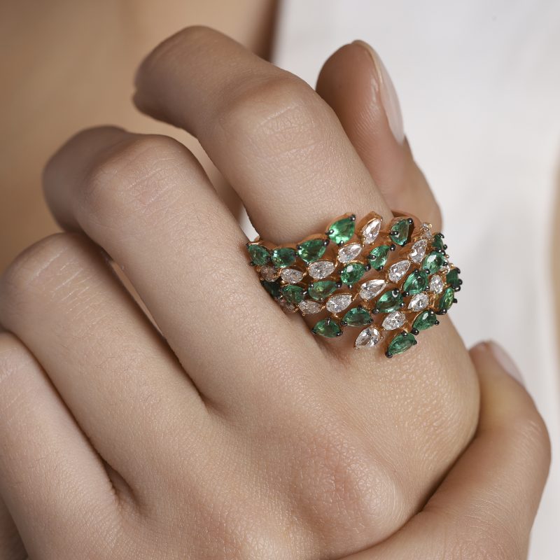 bague-haute-joaillerie-emeraudes-diamants-impériales