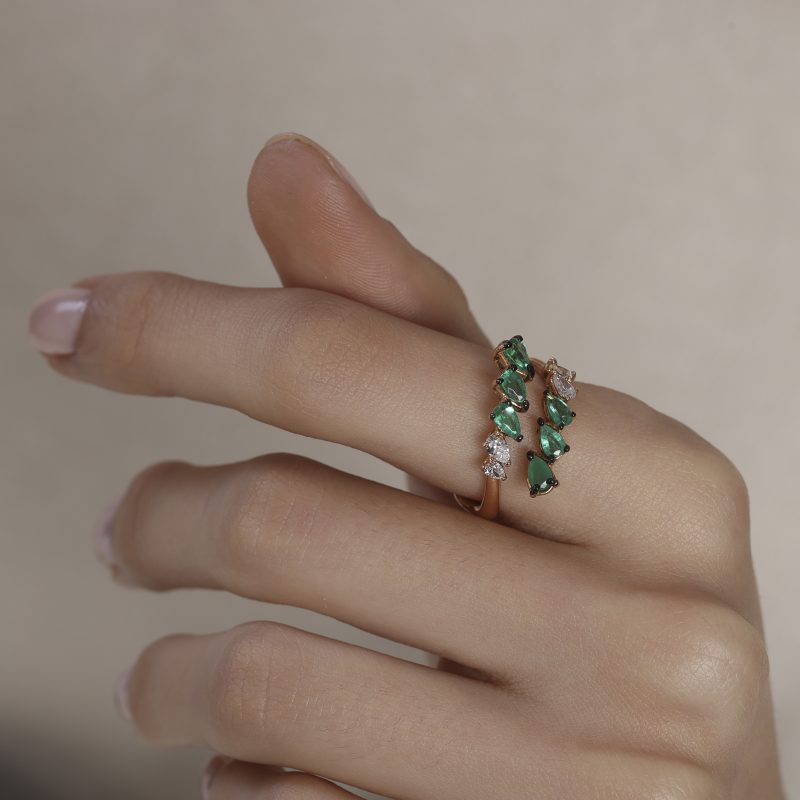 bague-lignes-parallèles-diamants-blanc-emeraudes-or-rose-a-&-more2