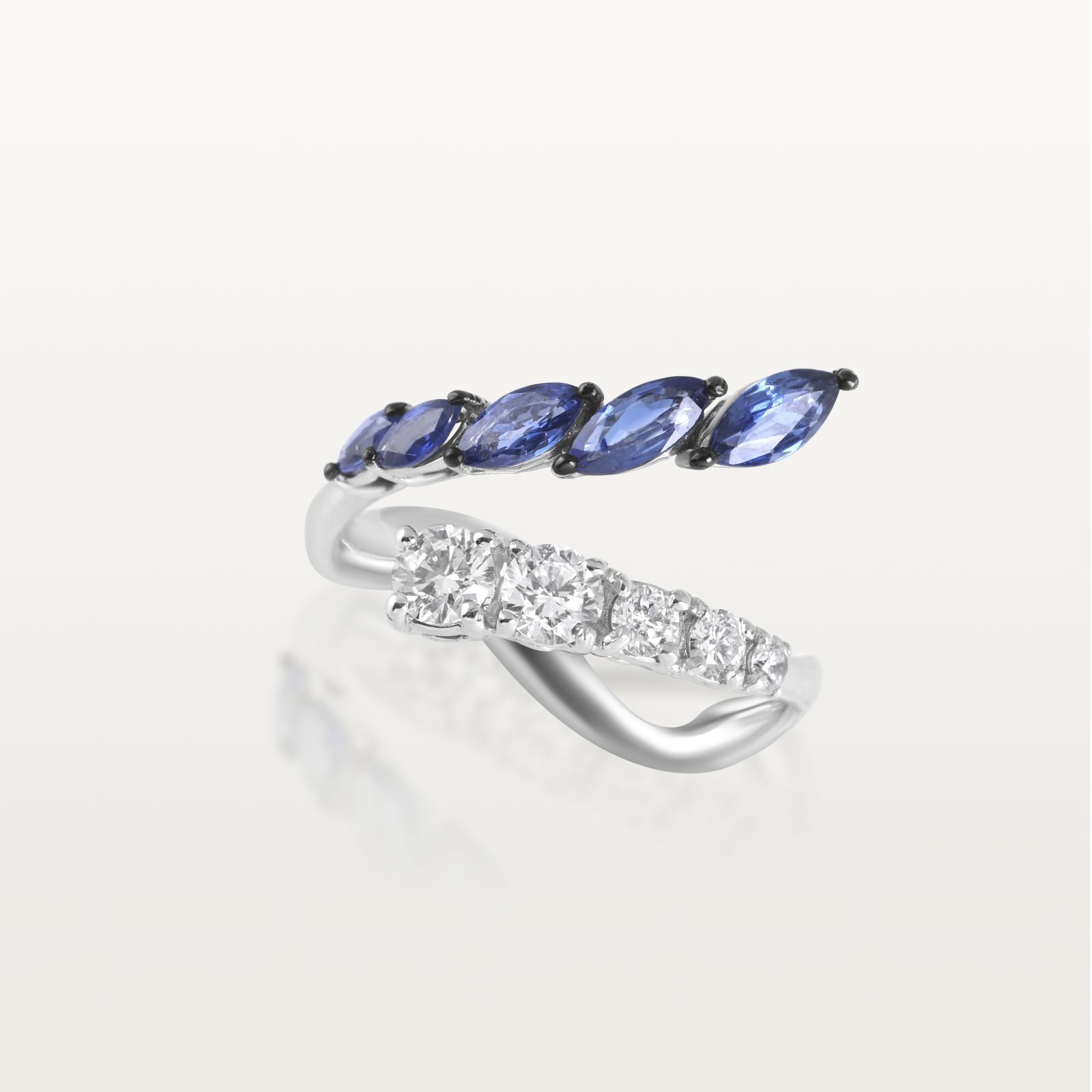 bague-lignes-parallèles-diamants-blanc-rond-saphirs-bleu-marquises-a-&-more