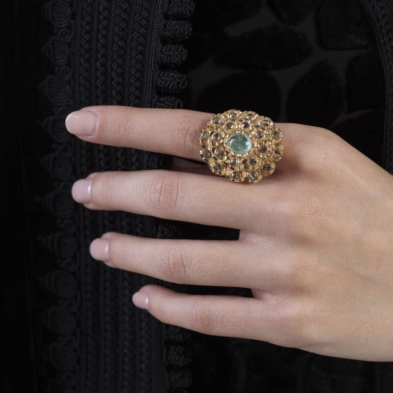bague-or-motif-floral-ancien-emeraude-bijoux-traditionnelle-marocain-beldi-ancien-kara.s3-hommage-au-passe-800×800 – Modifié
