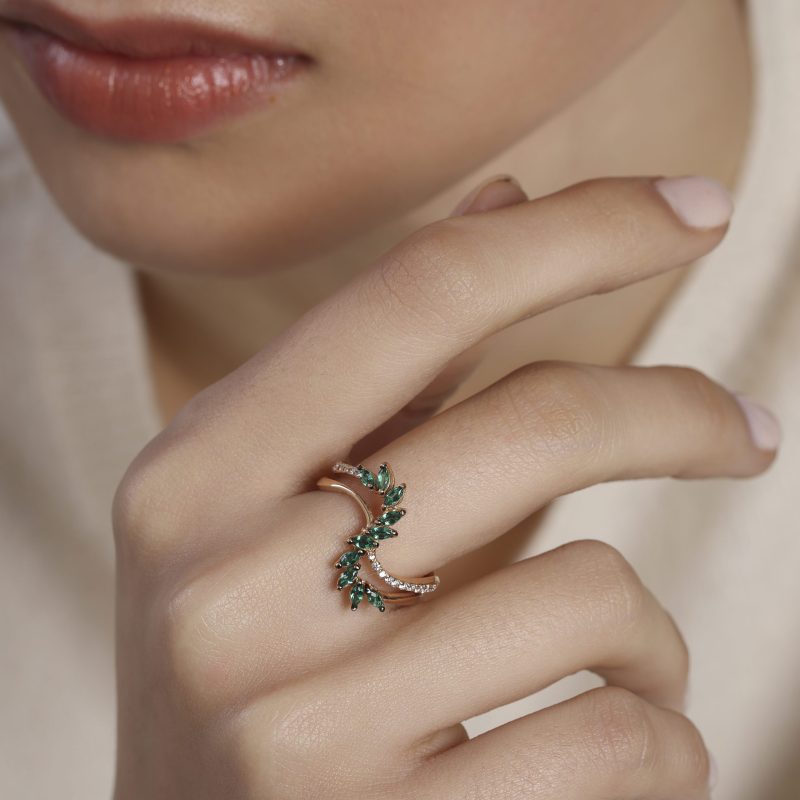 bague-volutes-croisées-diamants-blanc-emeraude-or-rose-a-&-more2