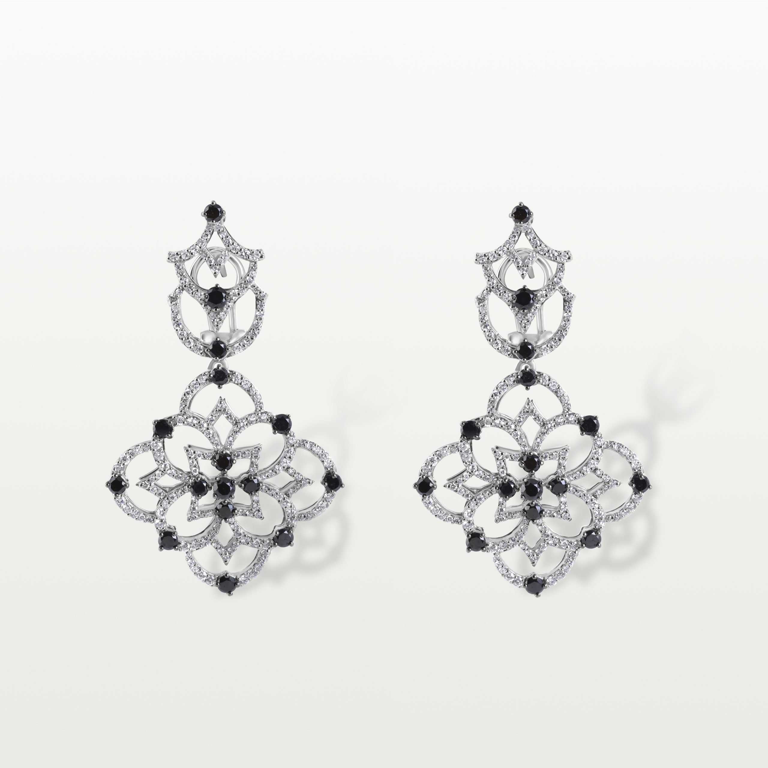 BOUCLES D'OREILLES LES FLEURS DU BIEN, DIAMANT BLANC ET NOIR