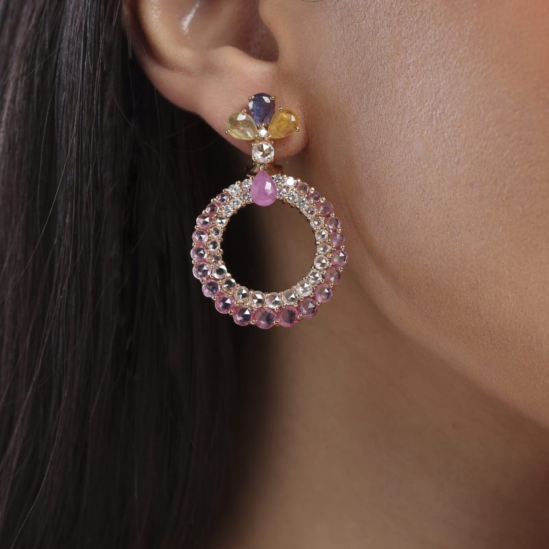boucles-d’oreille-diamant-blanc-rose-de-diam-saphir-rose-saphir-brute-haute-joaillerie-kara.s-maroc3-le-lac-des-cygnes