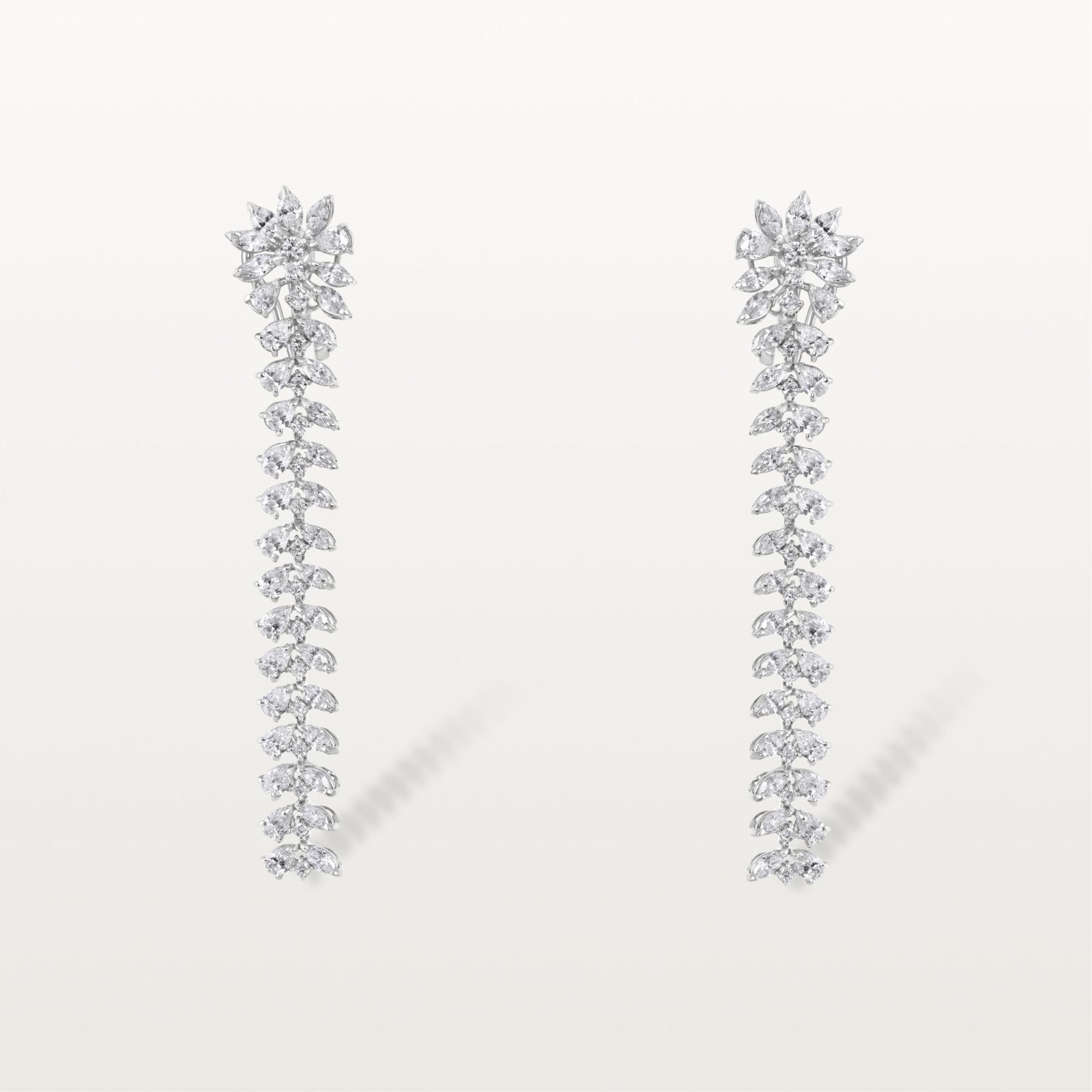 boucles-d’oreilles-chute-diamants-blanc-haute-joaillerie-karas
