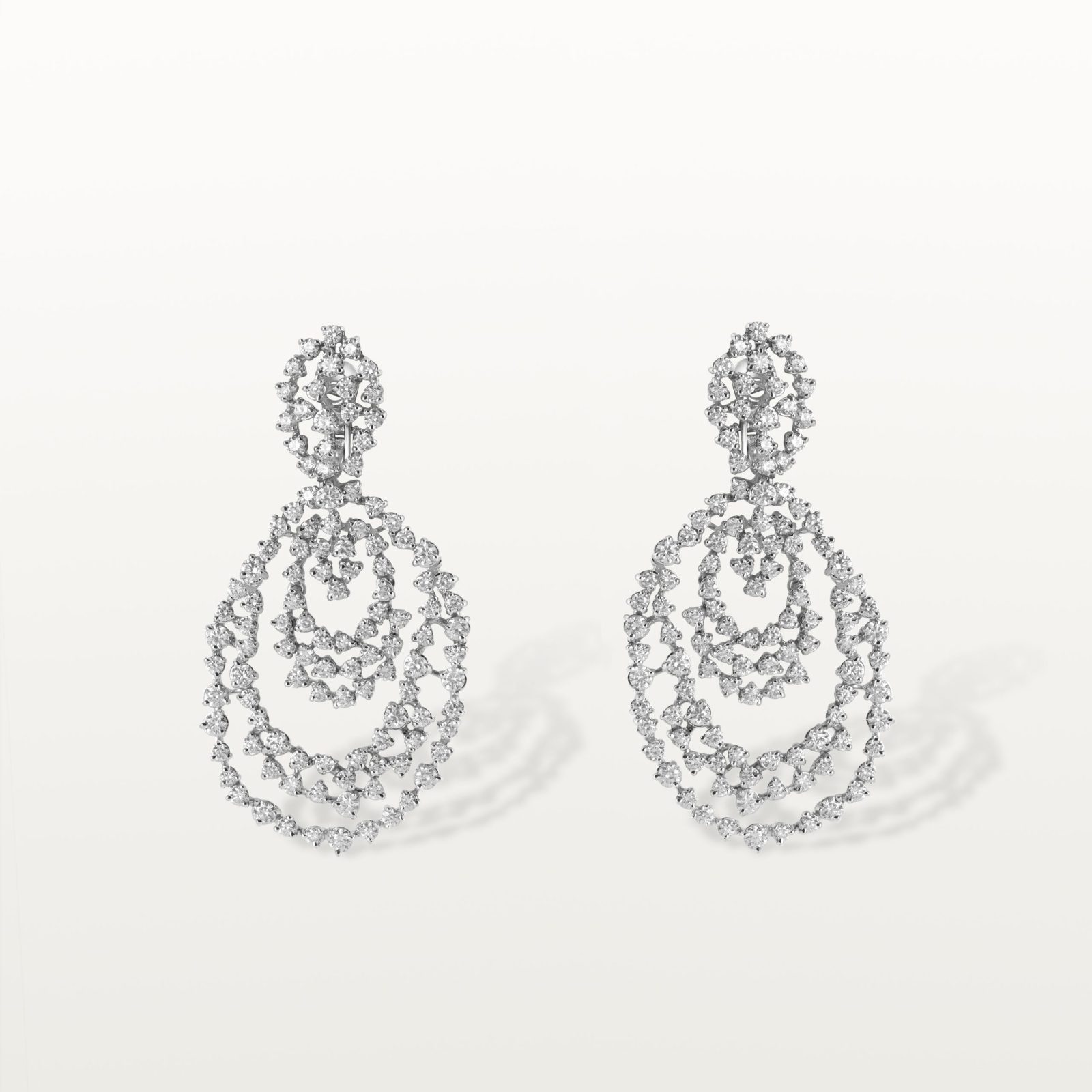 boucles-d’oreilles-chutes-diamants-blanc-haute-joaillerie-kara.s-impériales