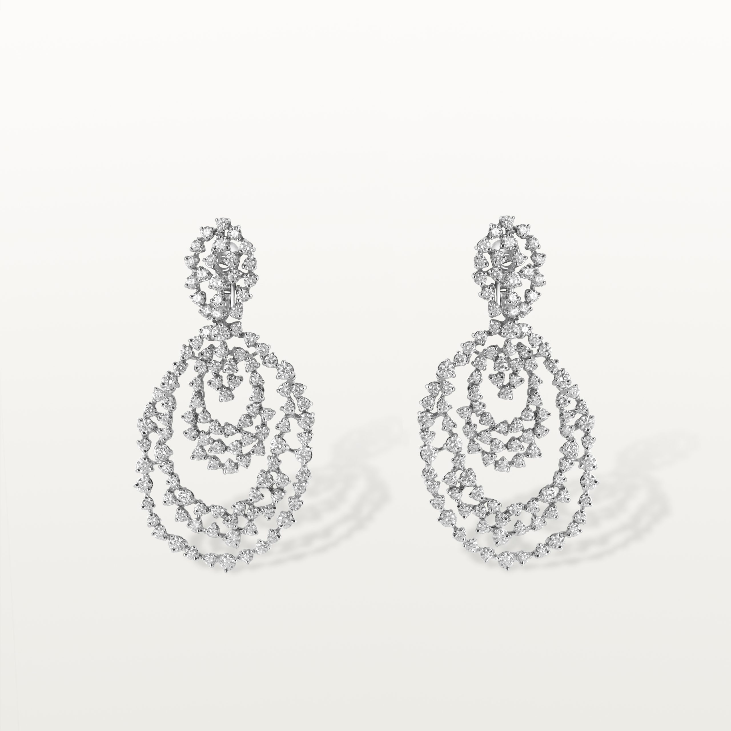 BOUCLES D’OREILLES LES IMPÉRIALES, ARACDES DE DIAMANTS