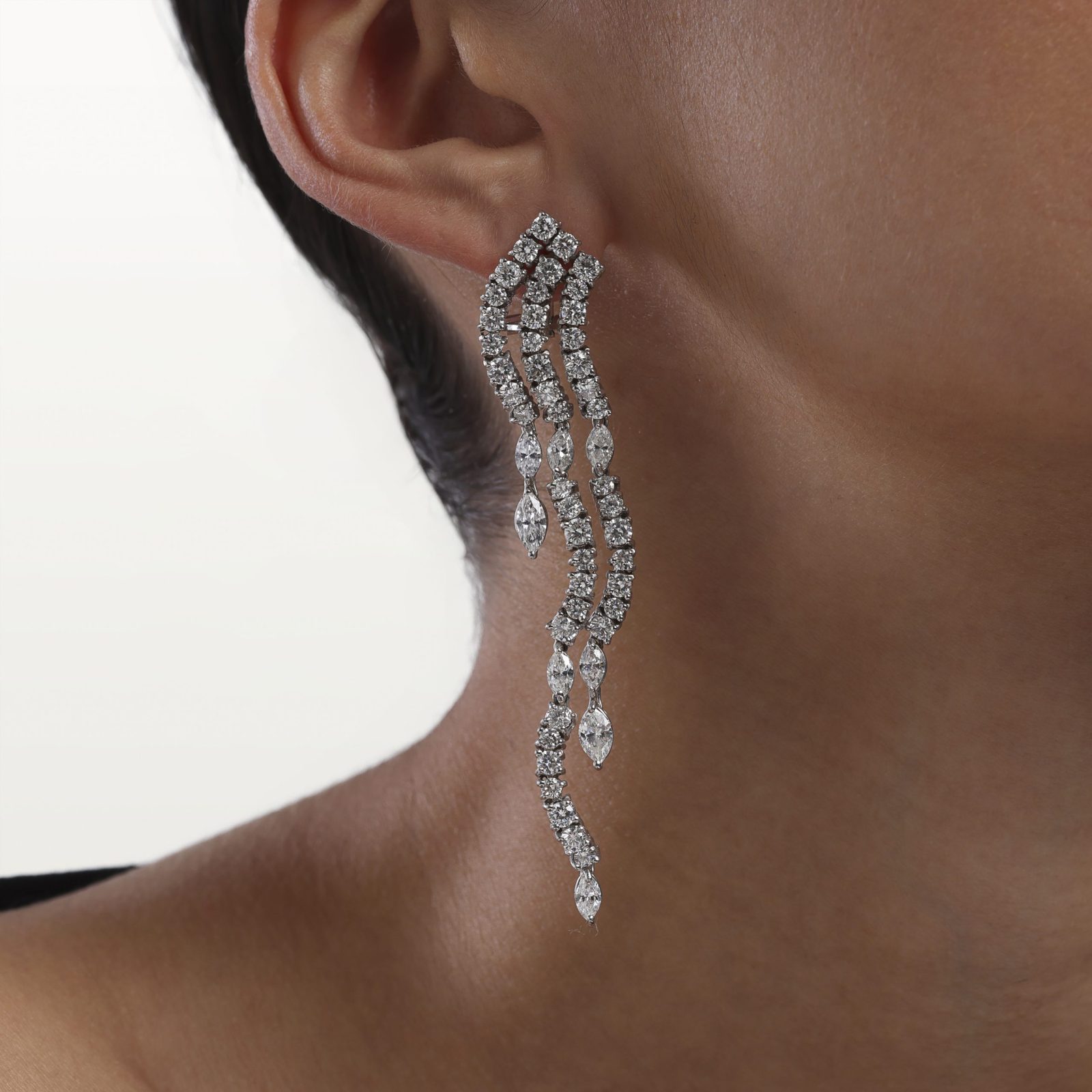boucles-d’oreilles-chutes-diamants-blanc-haute-joaillerie-kara.s-impériales