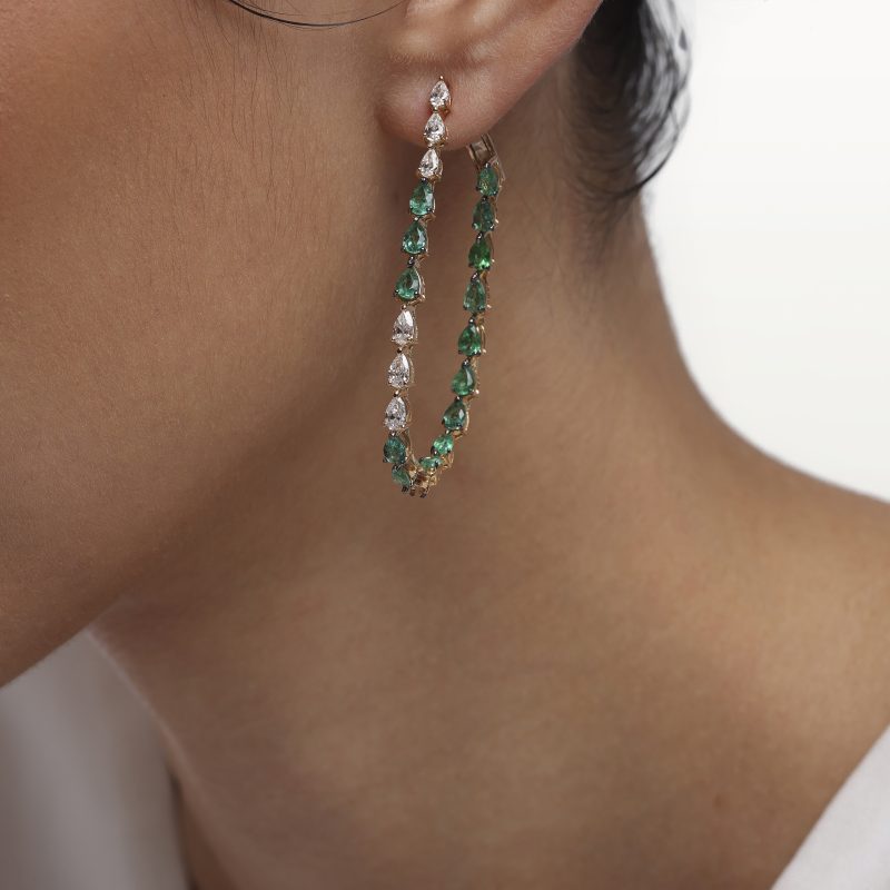 boucles-d’oreilles-créoles-diamants-blanc-emeraudes-poires-kara.s-a-&-more2
