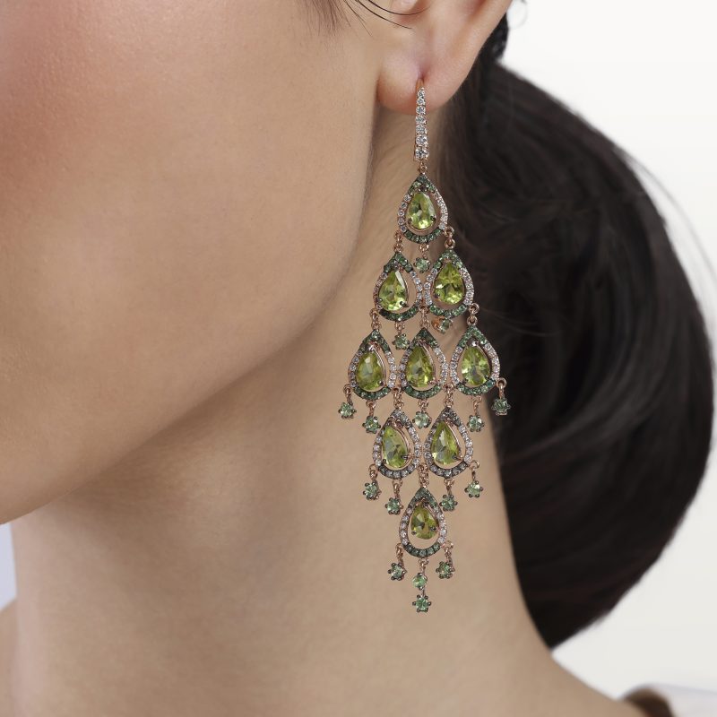 boucles-d’oreilles-diamants-blanc-diamants-marron-tzavorites-haute-joaillerie-kara.s-maroc-le-lac-des-cygnes