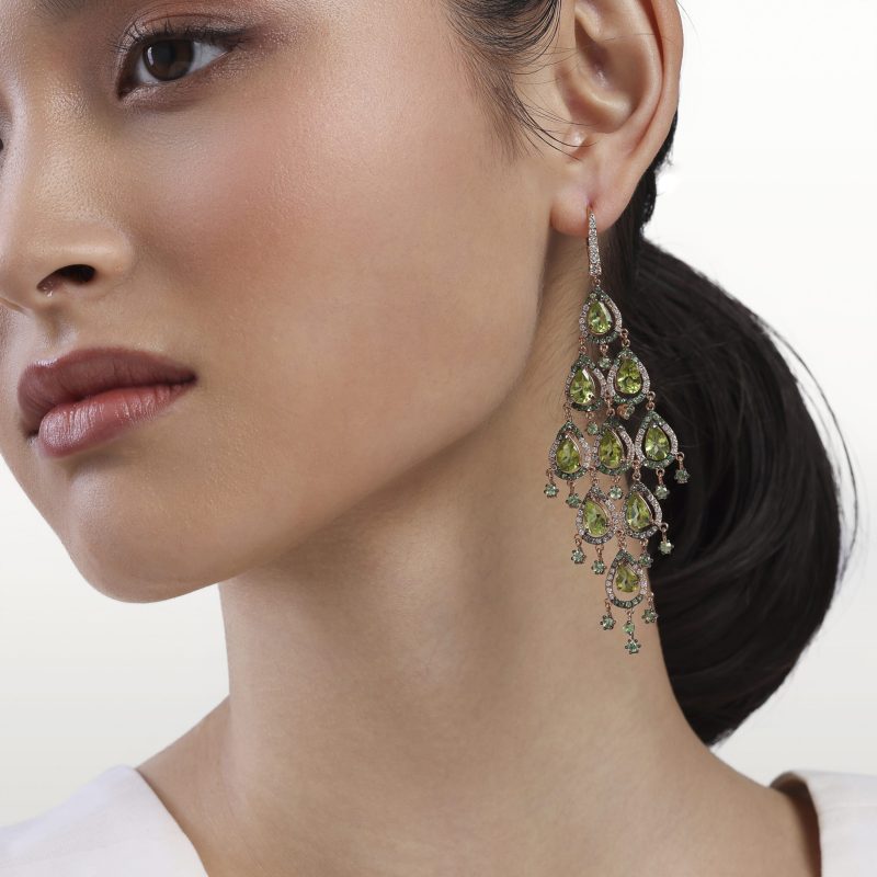 boucles-d’oreilles-diamants-blanc-diamants-marron-tzavorites-haute-joaillerie-kara.s-maroc2-le-lac-des-cygnes