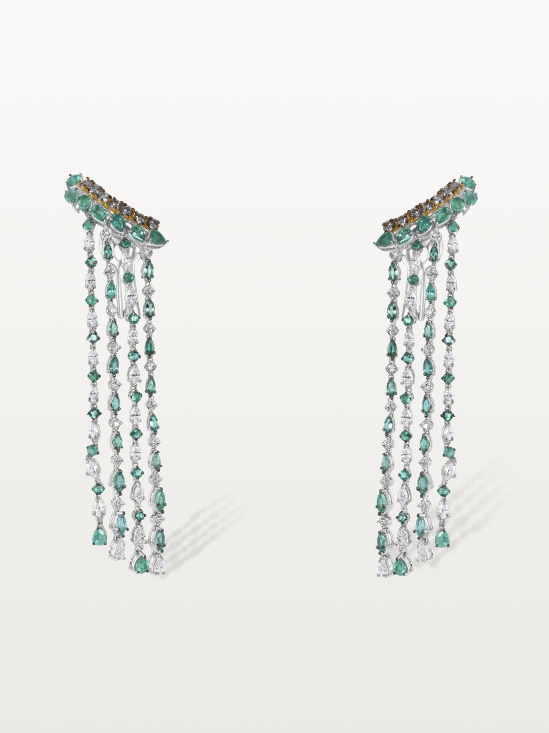 BOUCLES D’OREILLE LE LAC DES CYGNES, PLUIE D’ÉMERAUDES ET DE DIAMANTS