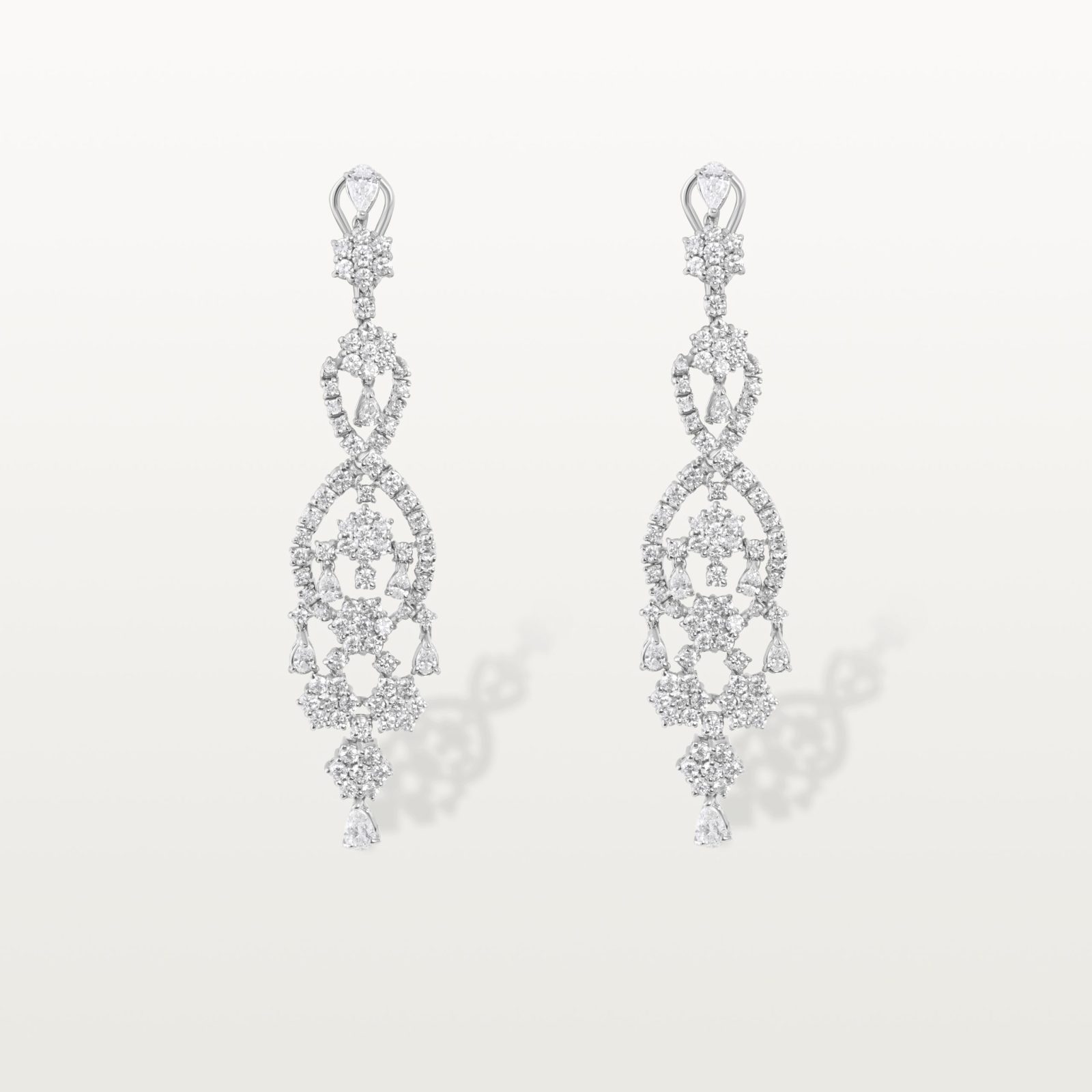 boucles-d’oreilles-diamants-blanc-motif-floral-fleurs-haute-joaillerie-kara.s2-impériales