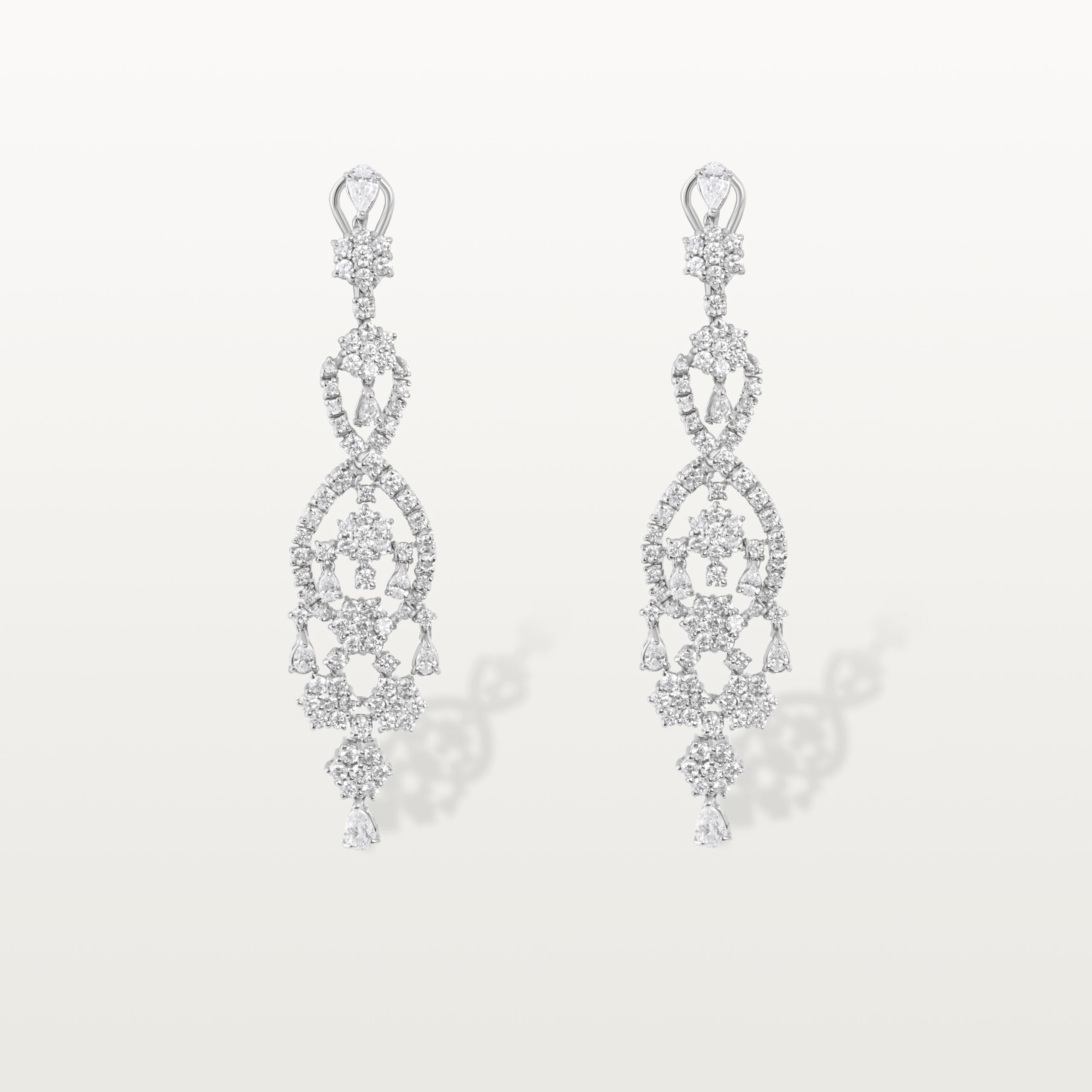 BOUCLES D’OREILLE LES IMPÉRIALES, ARABESQUE DE DIAMANTS