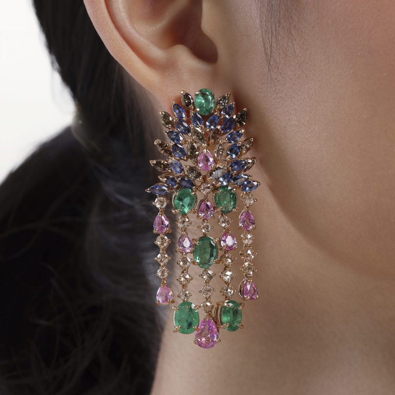 boucles-d’oreilles-diamants-blanc-rosas-saphir-emeraudes-haute-joaillerie-maroc3-le-lac-des-cygnes