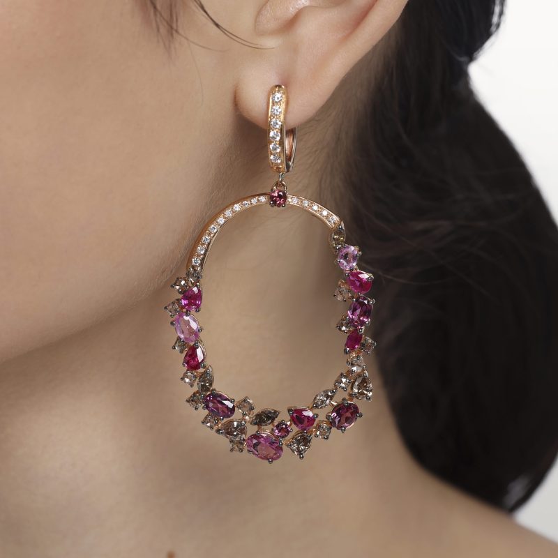 boucles-d’oreilles-diamants-blanc-rosas-saphirs-rubis-haute-joaillerie-kara.s3-le-lac-des-cygnes