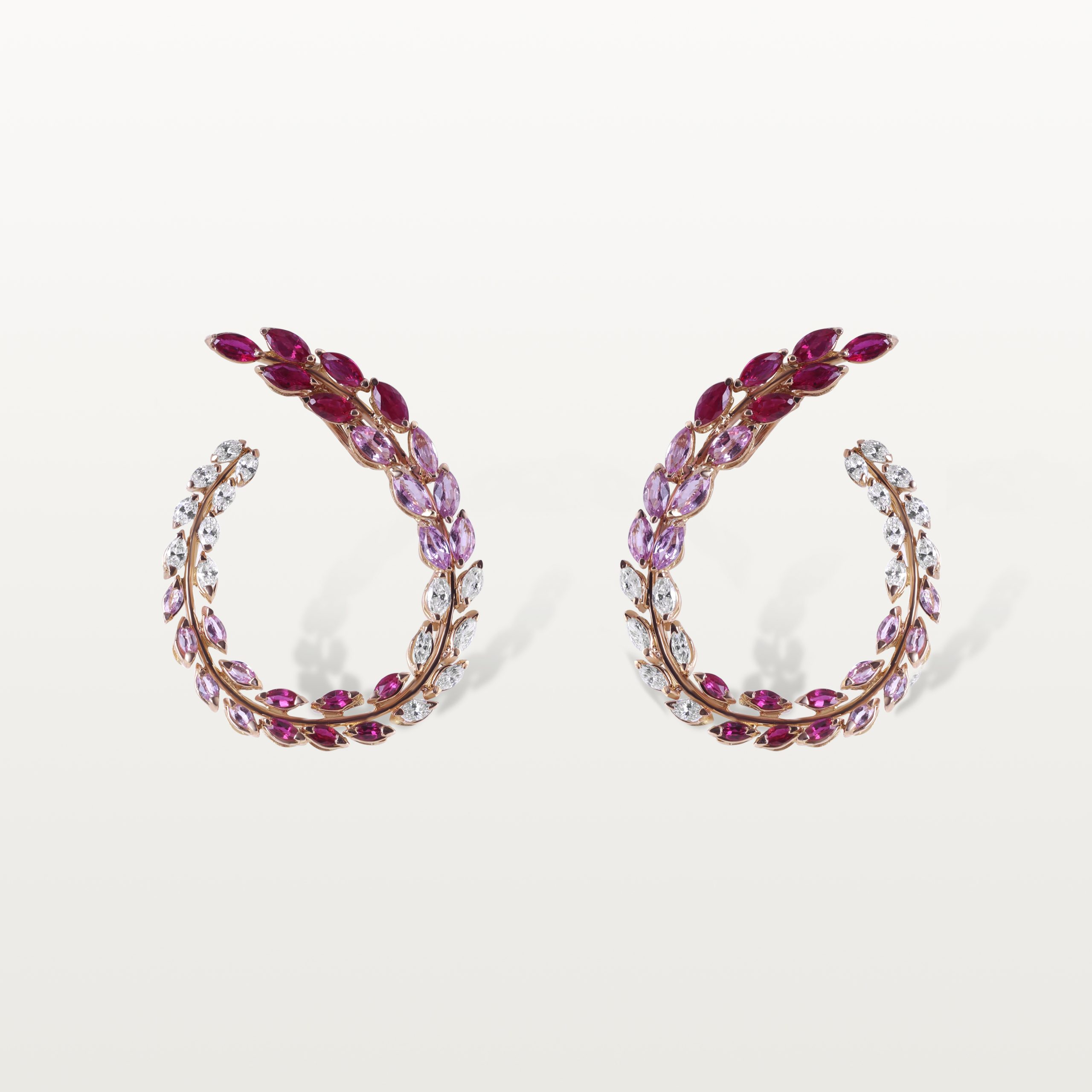 BOUCLES LES FLEURS DU BIEN, ARCS DE RUBIS, SAPHIRS ET DIAMANTS