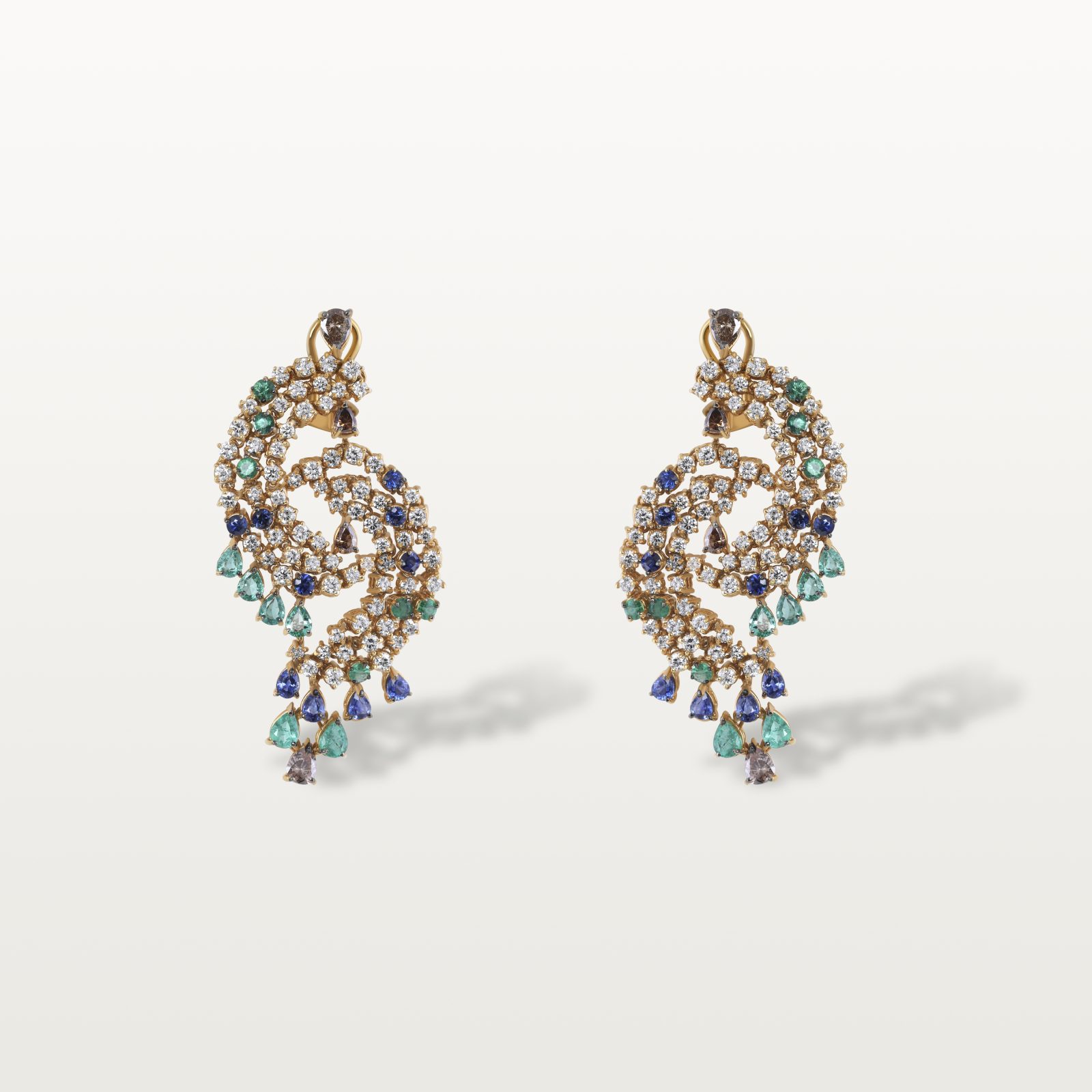 boucles-d’oreilles-diamants-blanc-saphir-bleu-emeraudes-haute-joaillerie-kara.s-maroc-le-lac-des-cygnes