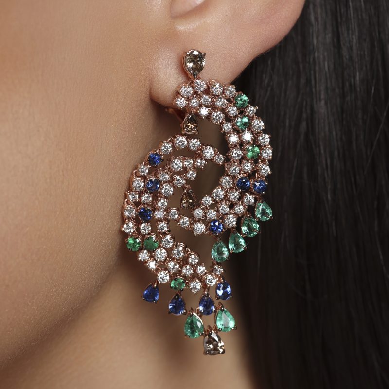 boucles-d’oreilles-diamants-blanc-saphir-bleu-emeraudes-haute-joaillerie-kara.s-maroc2-le-lac-des-cygnes