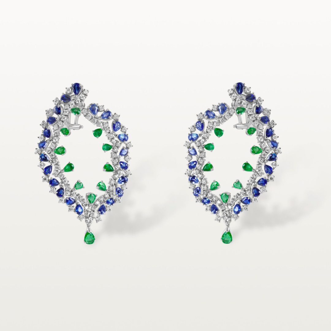 BOUCLES D’OREILLES LE LAC DES CYGNES, ÉCLATS D’ÉMERAUDE ET DE SAPHIR