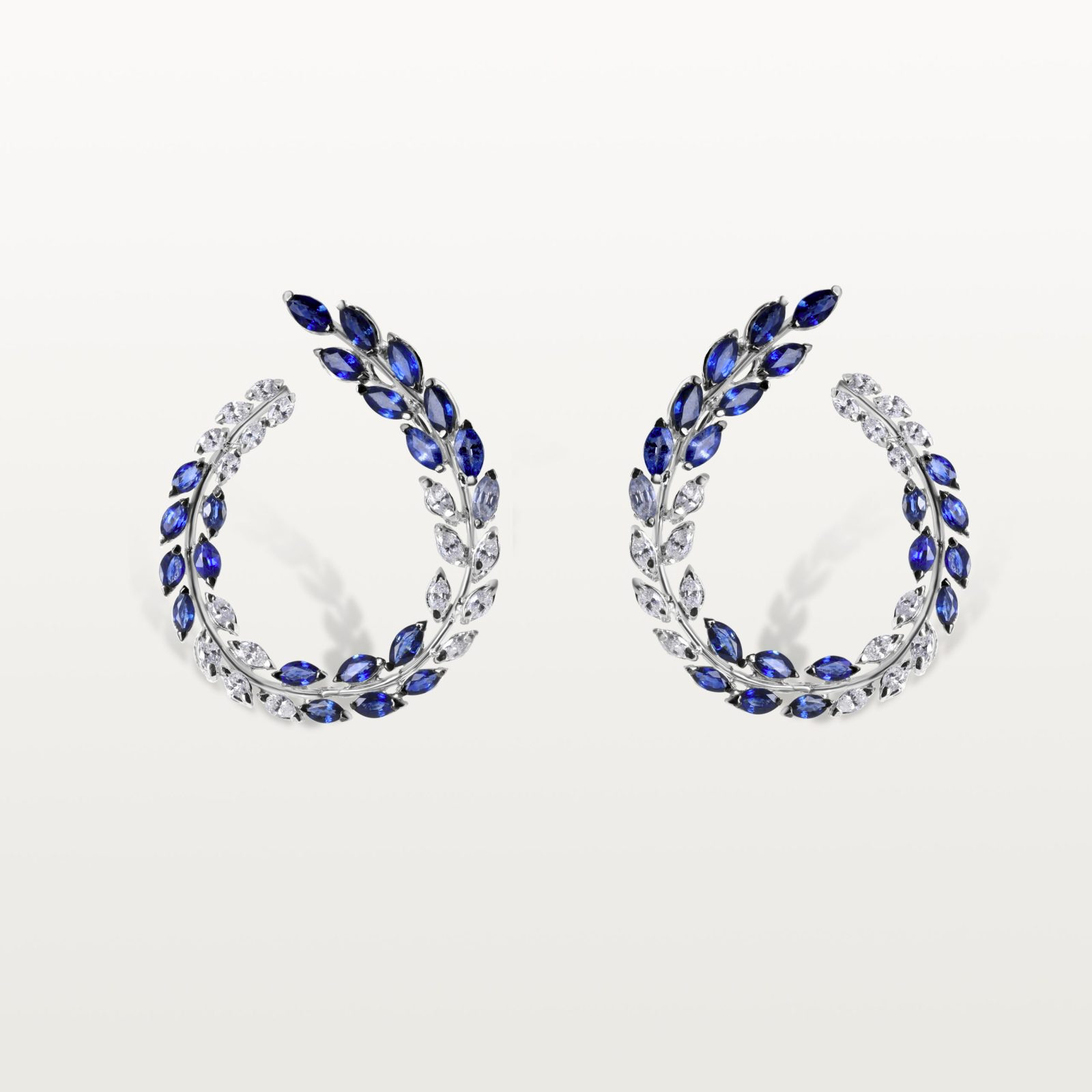 BOUCLES D'OREILLES LES FLEURS DU BIEN, ARCS DE SAPHIRS ET DE DIAMANTS