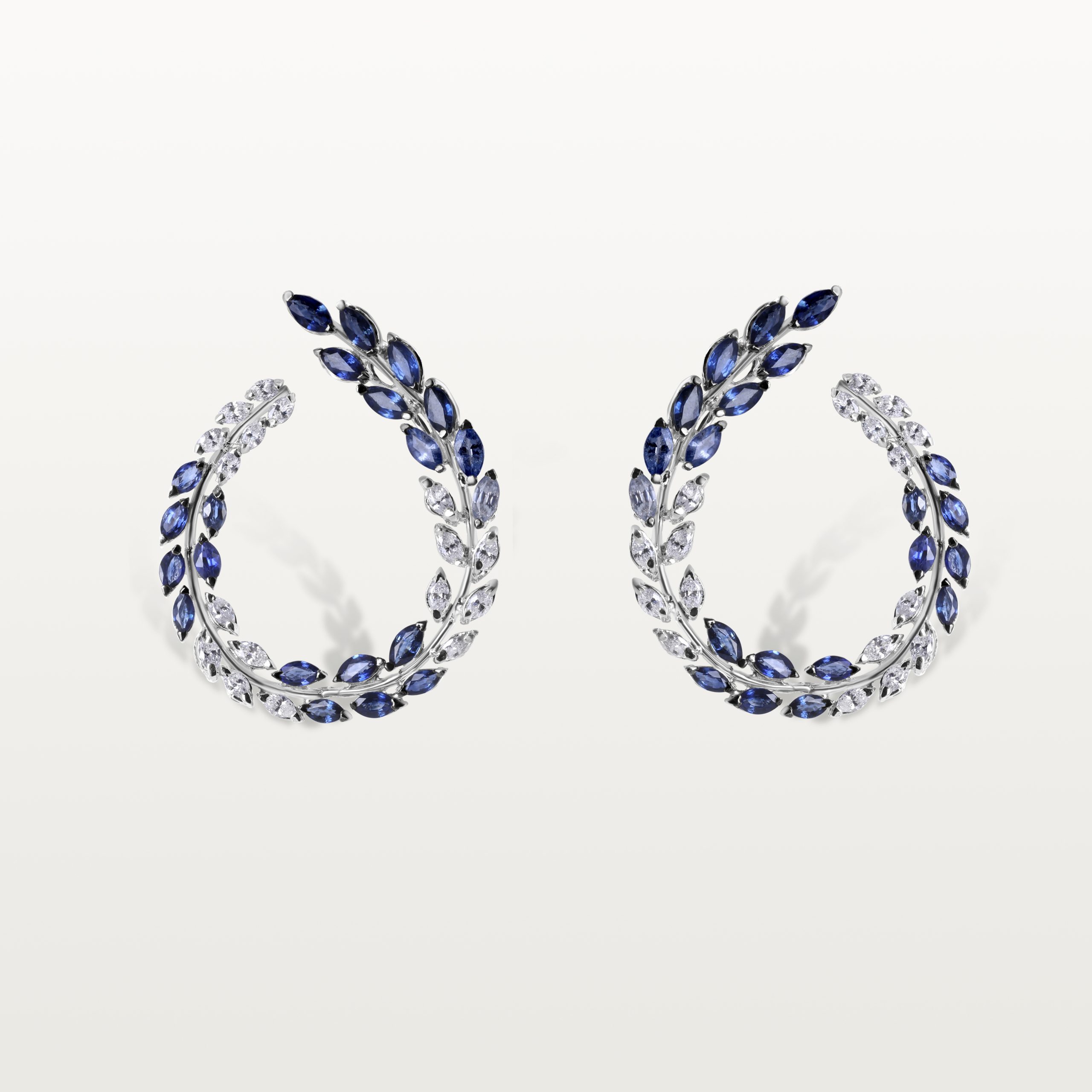 BOUCLES LES FLEURS DU BIEN, ARCS DE SAPHIRS ET DE DIAMANTS