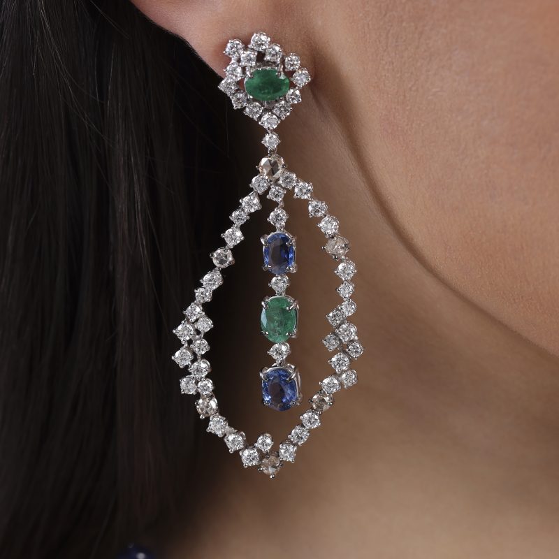 boucles-d’oreilles-diamants-blanc-saphirs-emeraudes-haute-joaillerie-kara.s-maroc-le-lac-des-cygnes