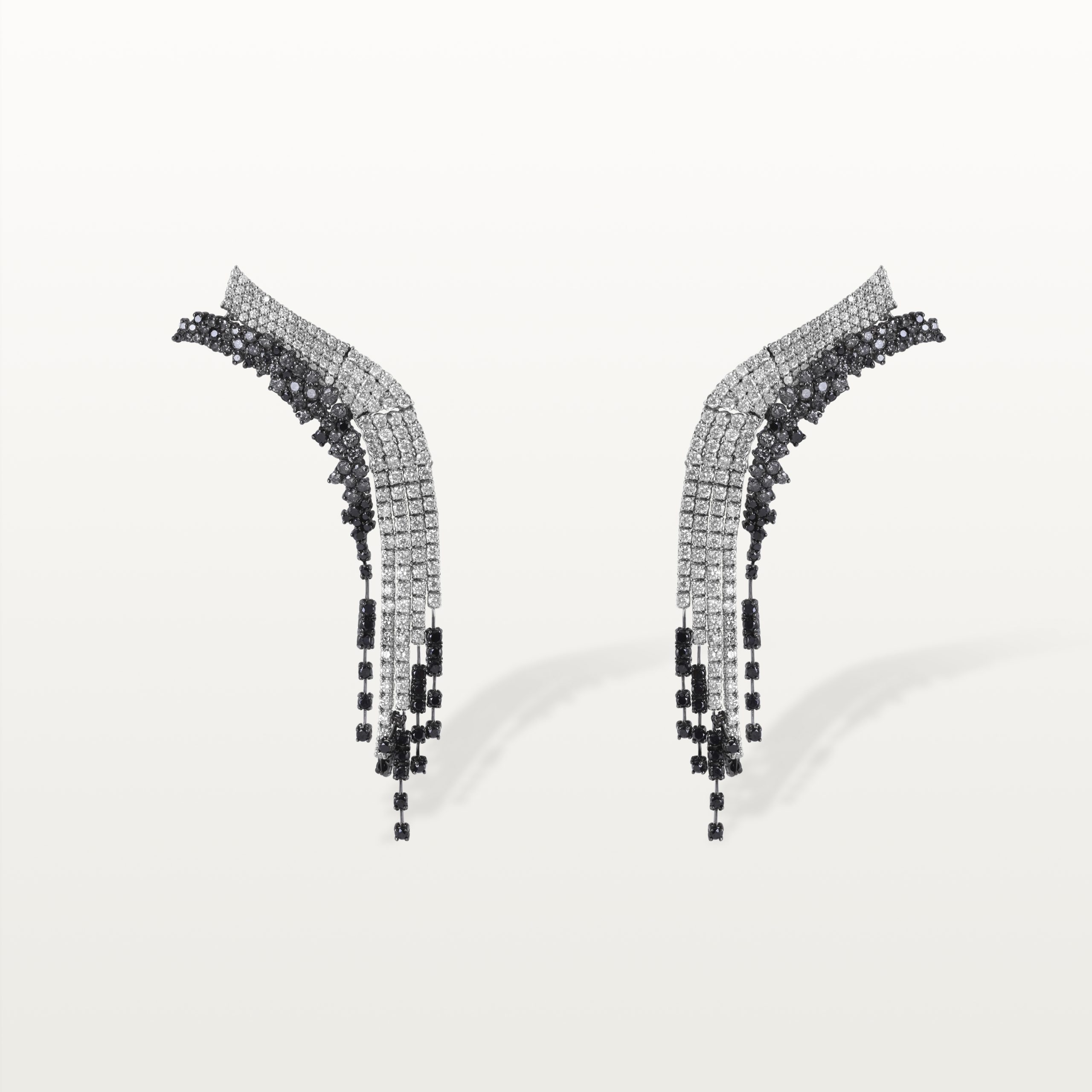 BOUCLES D’OREILLES IMPÉRIALES, DIAMANT BLANC ET NOIR