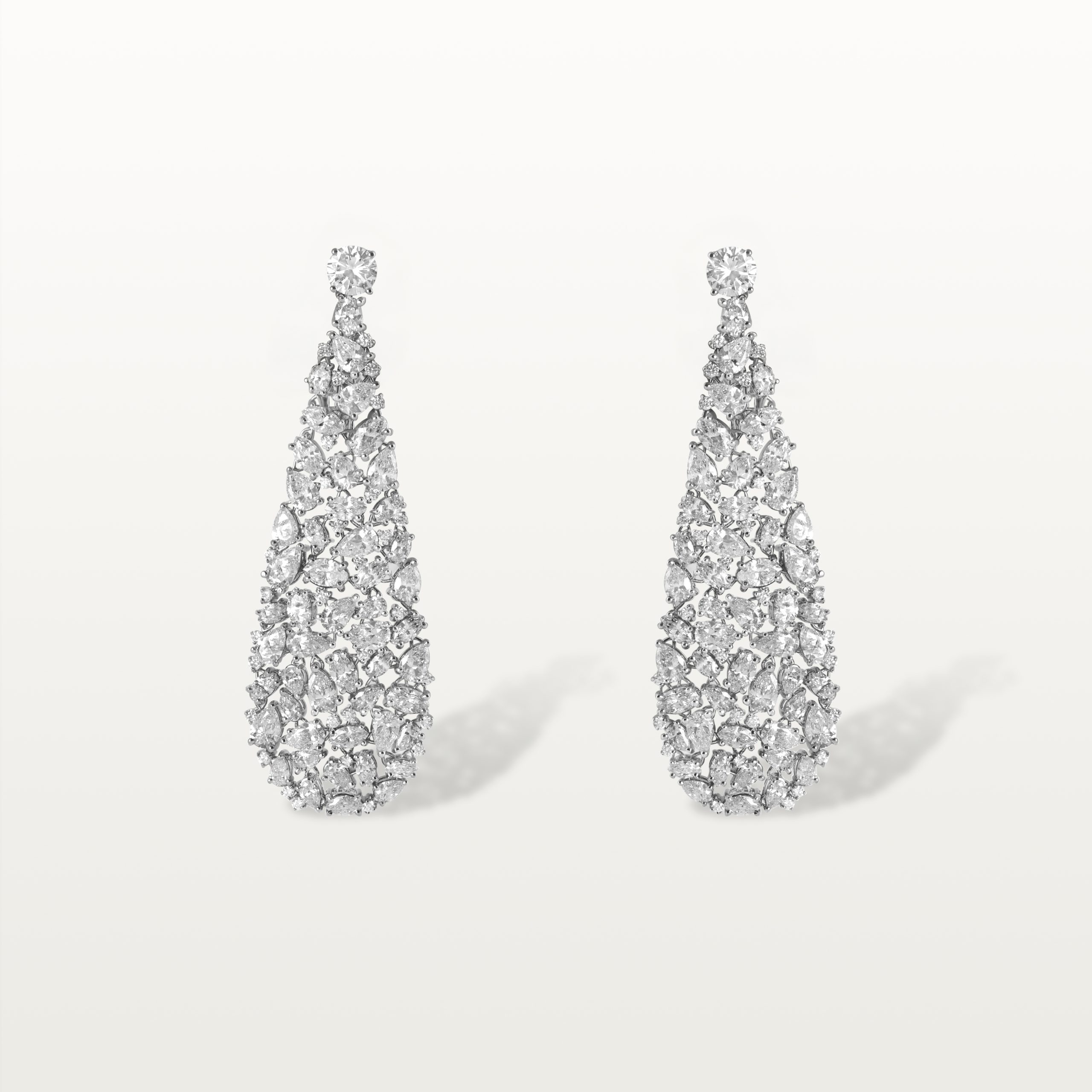 BOUCLES D’OREILLES LES IMPÉRIALES, DRAPPÉ DE DIAMANTS