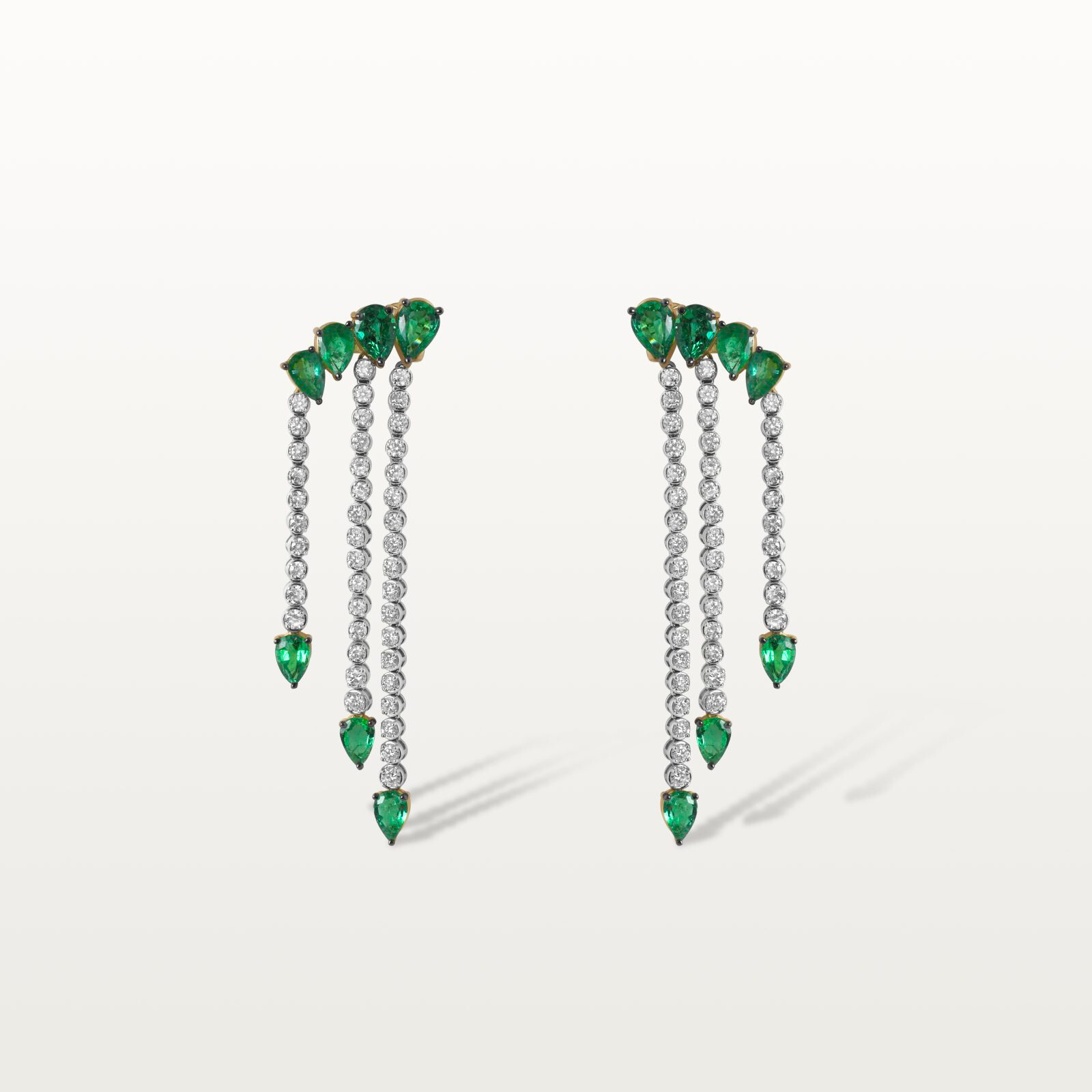BOUCLES D'OREILLES LES IMPÉRIALES, TRIPLE CHUTE D'ÉMERAUDES  ET DE DIAMANTS
