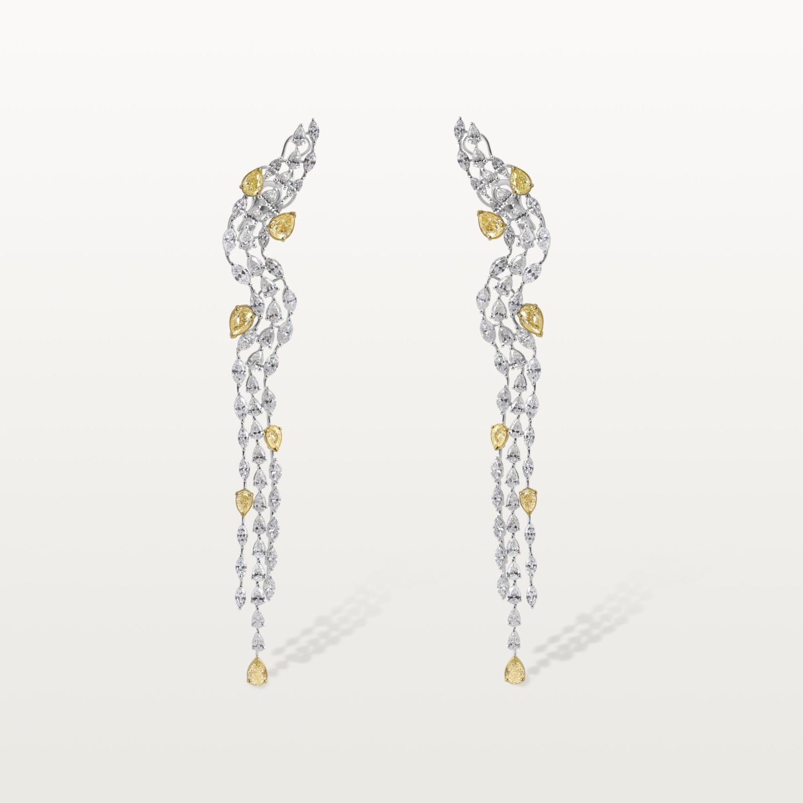 boucles-d’oreilles-haute-joaillerie-kara.s-diamants-blanc-diamants-jaune-chute-impériales