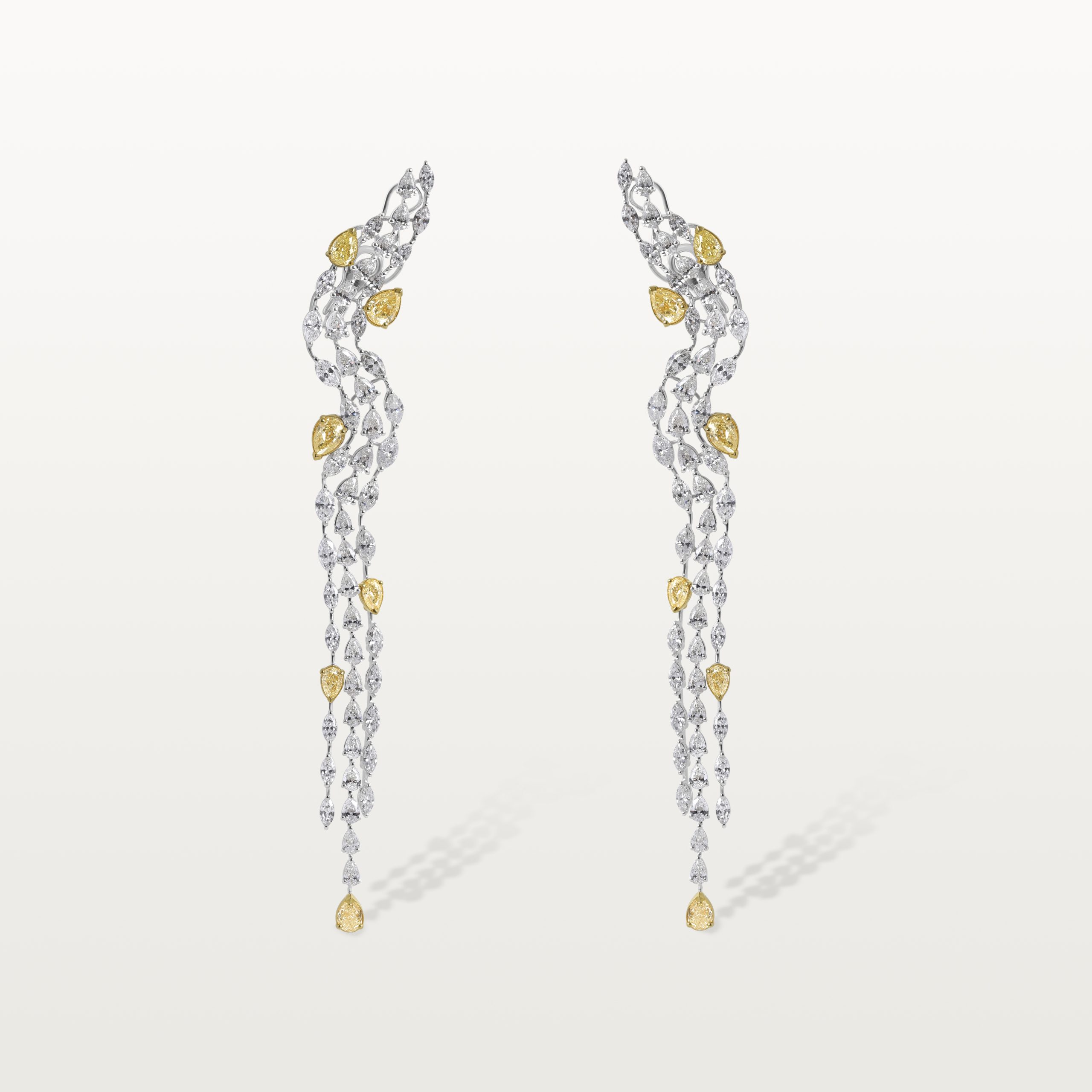 BOUCLES D’OREILLES LES IMPÉRIALES, LIGNES ONDULÉES EN DIAMANTS BLANCS ET JAUNES