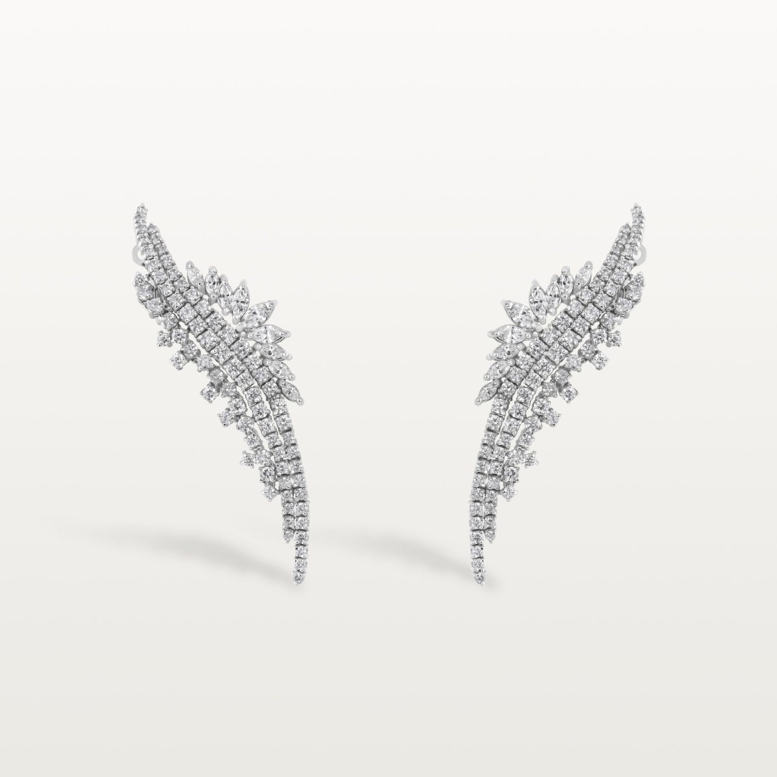 boucles-d’oreilles-montante-haute-joaillerie-diamants-blanc-karas2