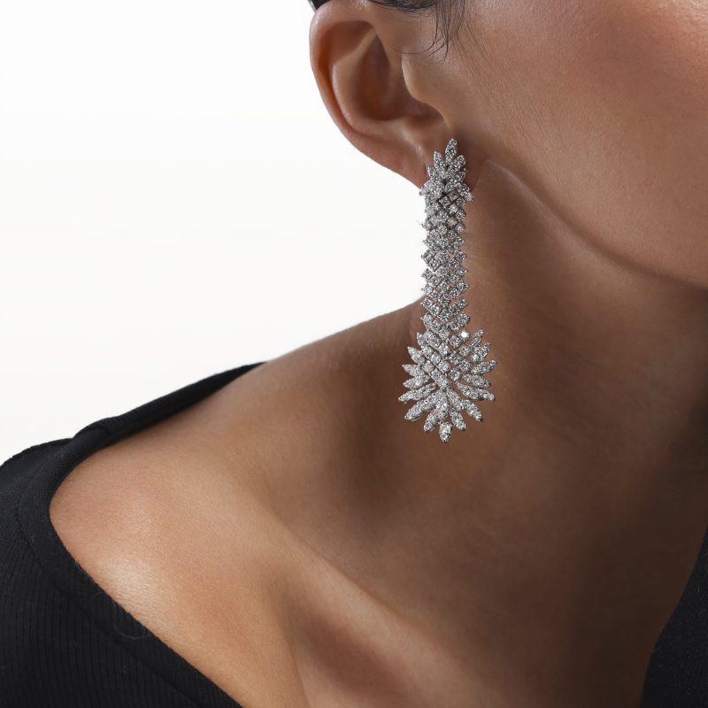 boucles-d’oreilles-pendante-diamants-blanc-chute-haute-joaillerie-kara.s-impériales