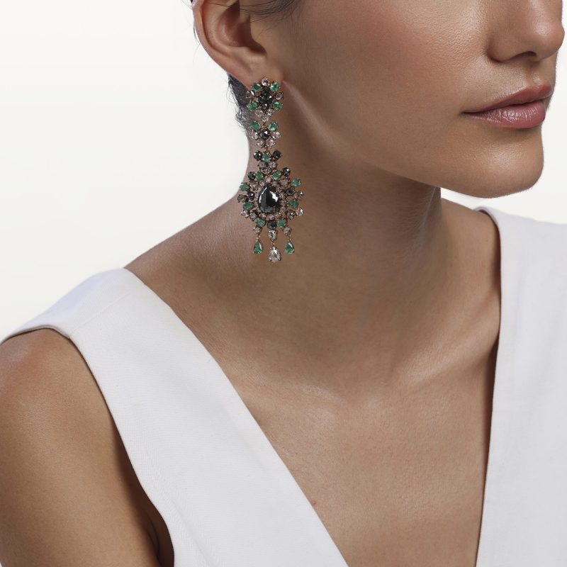boucles-oreilles-emeraudes-diamants-noir-haute-joaillerie3-impériales