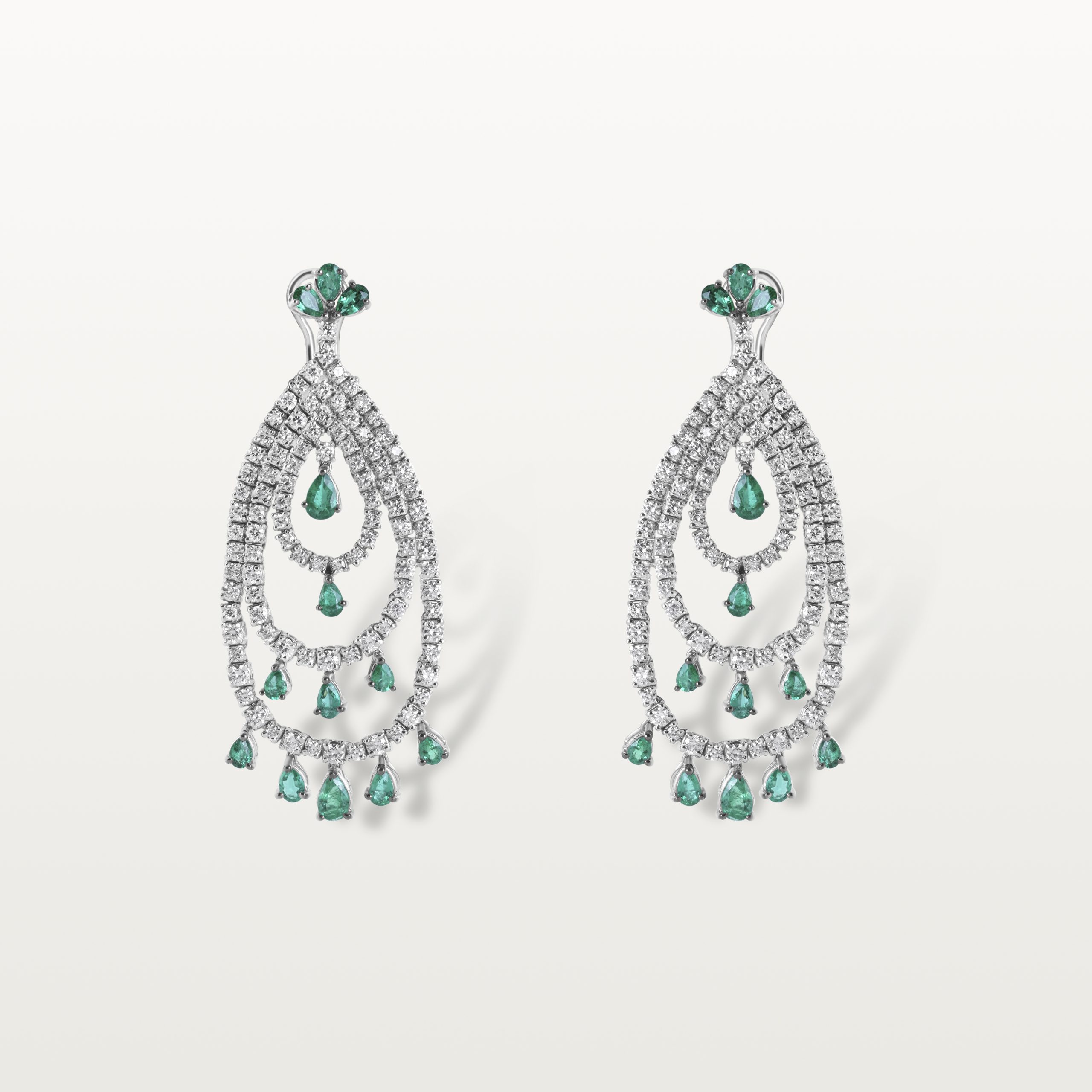 BOUCLES D’OREILLES LES IMPÉRIALES, ARC D'EMERAUDES ET DE DIAMANTS